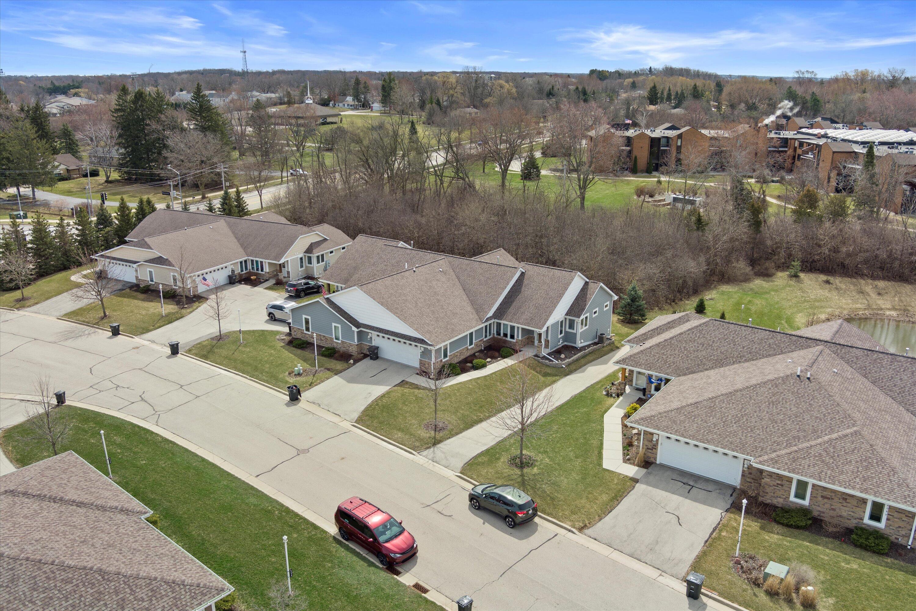 6059 W Woodview Ct