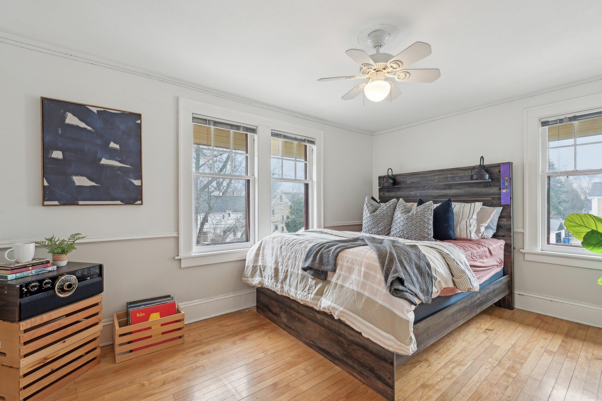 415 E Day Ave