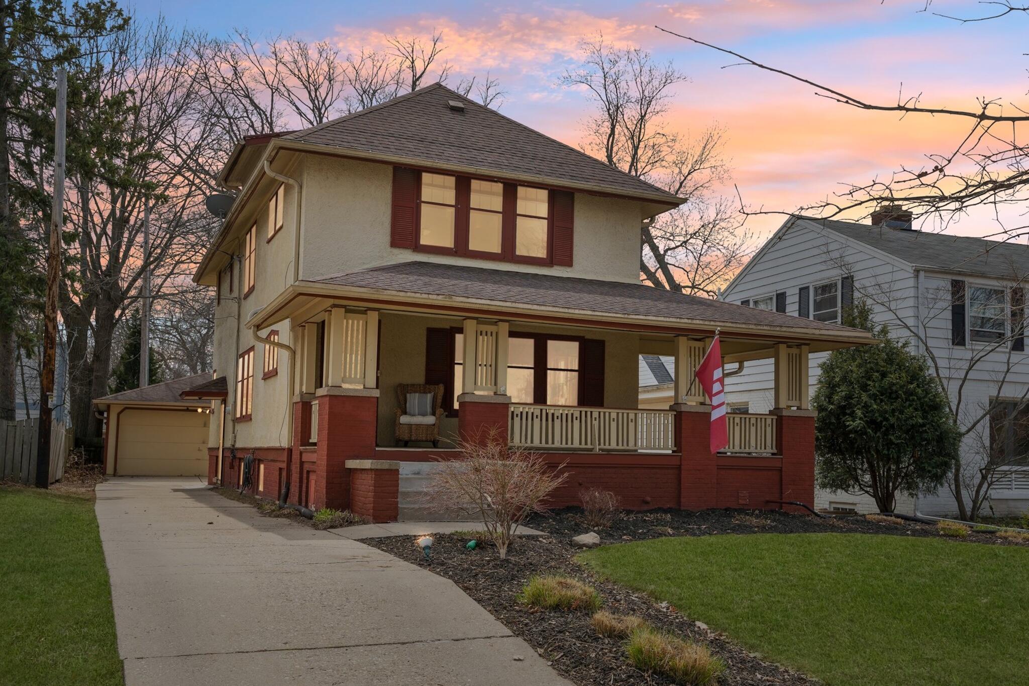 415 E Day Ave