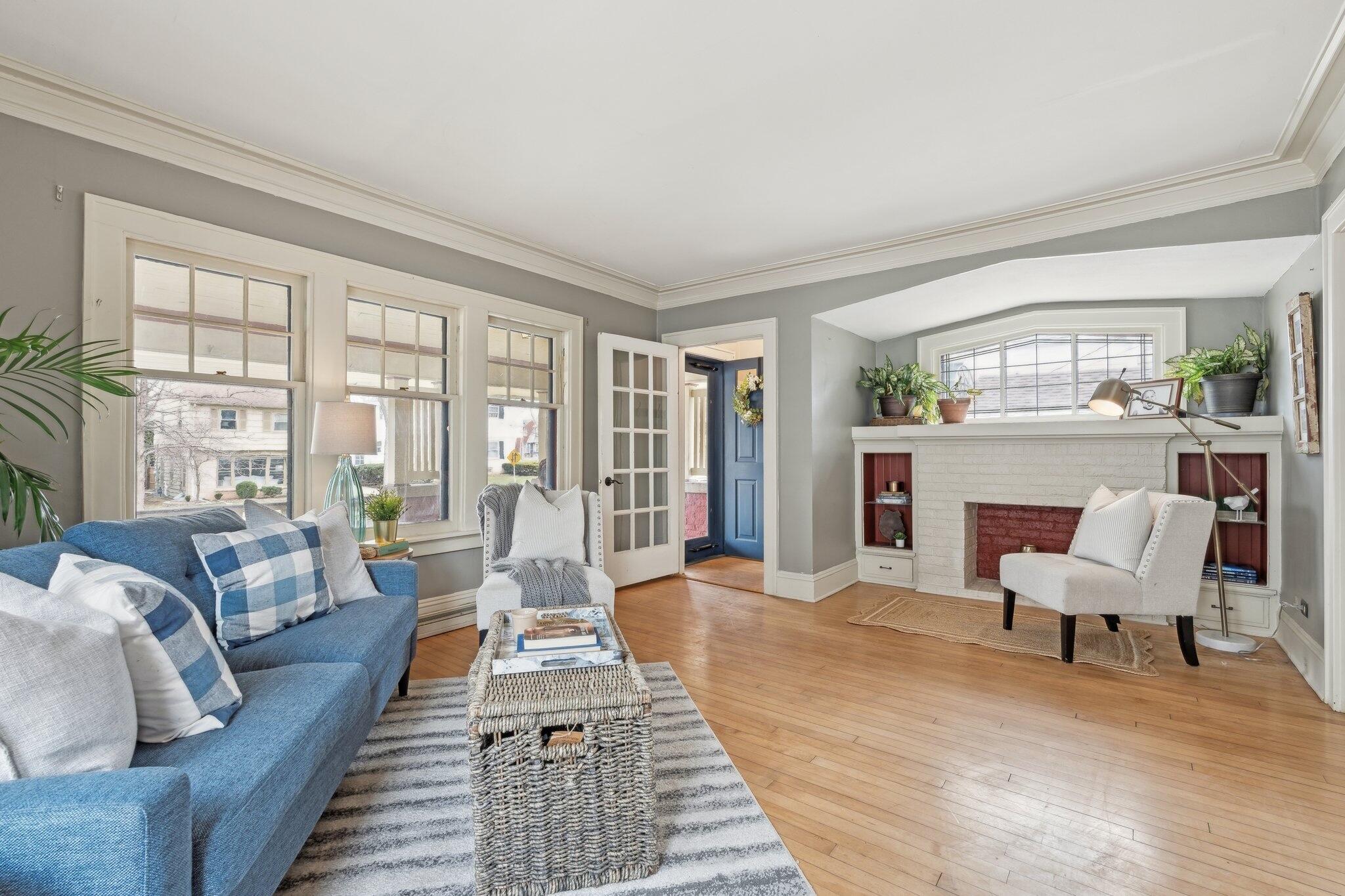 415 E Day Ave