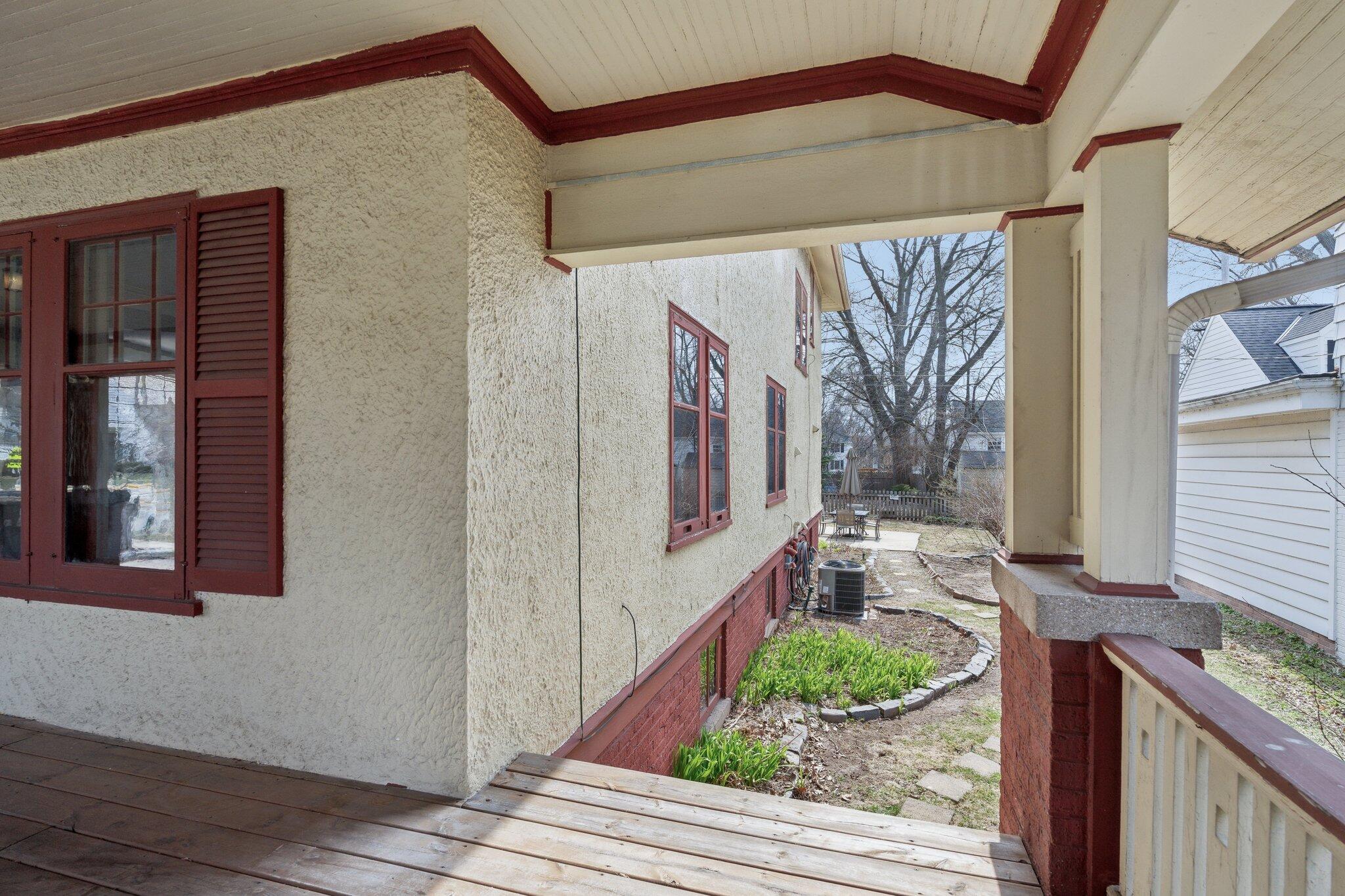 415 E Day Ave