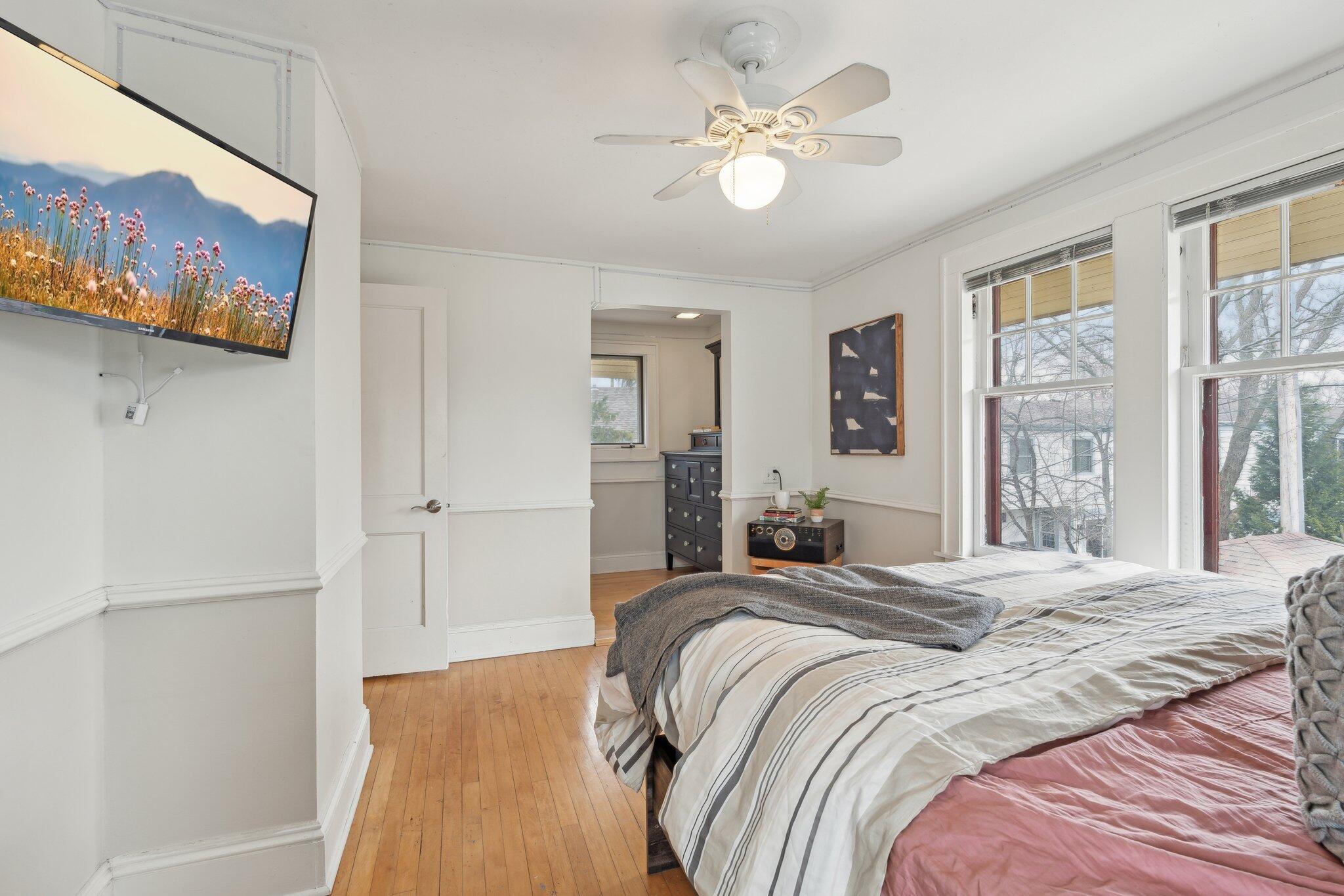 415 E Day Ave