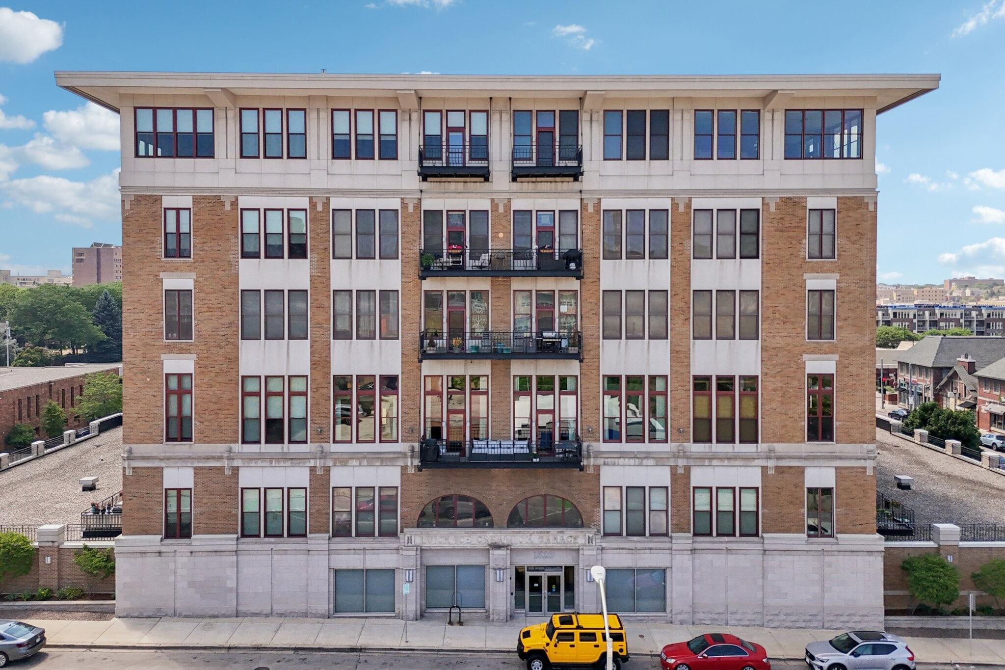 1325 N Van Buren St Unit: 306