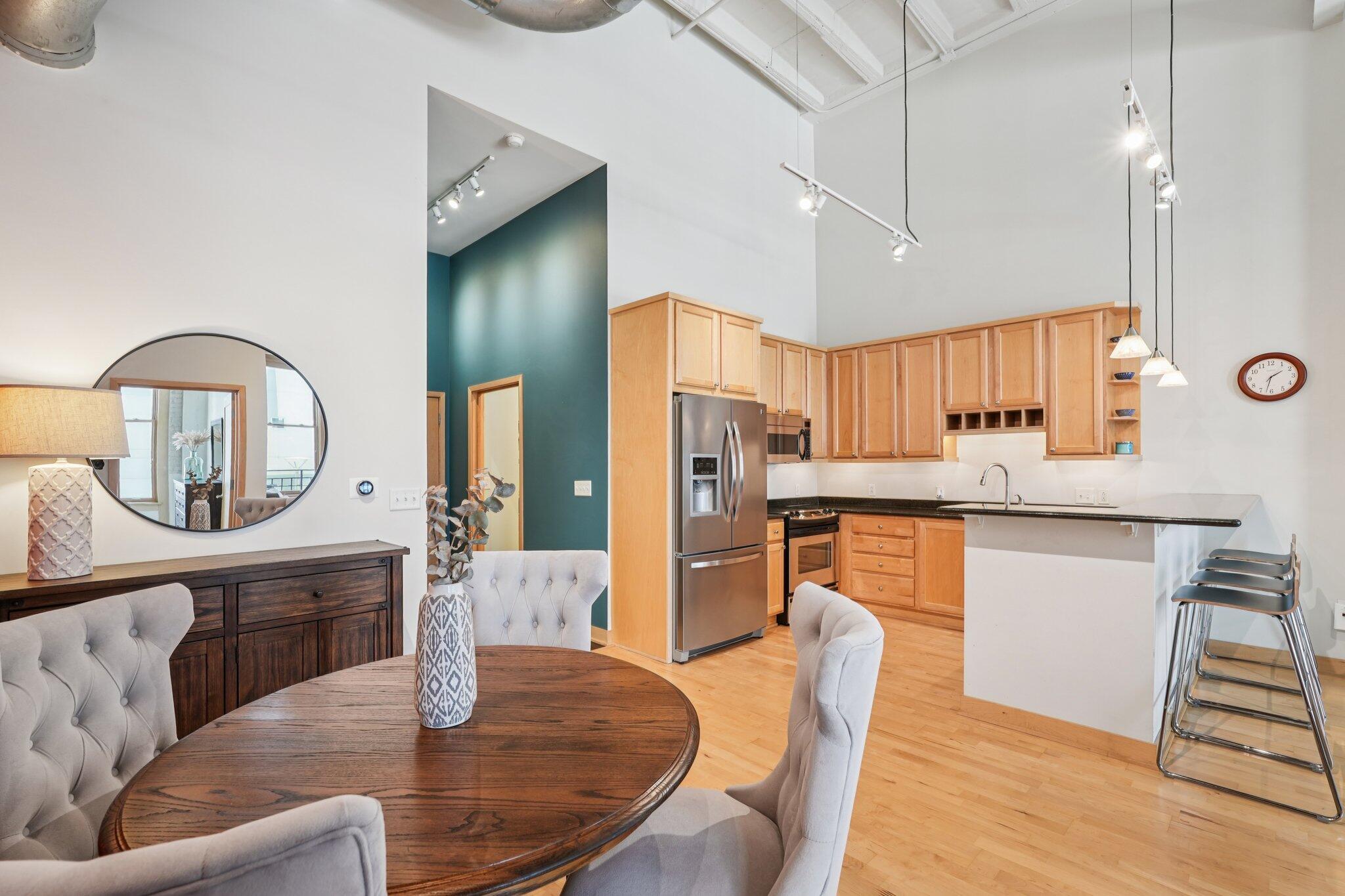 1325 N Van Buren St Unit: 306