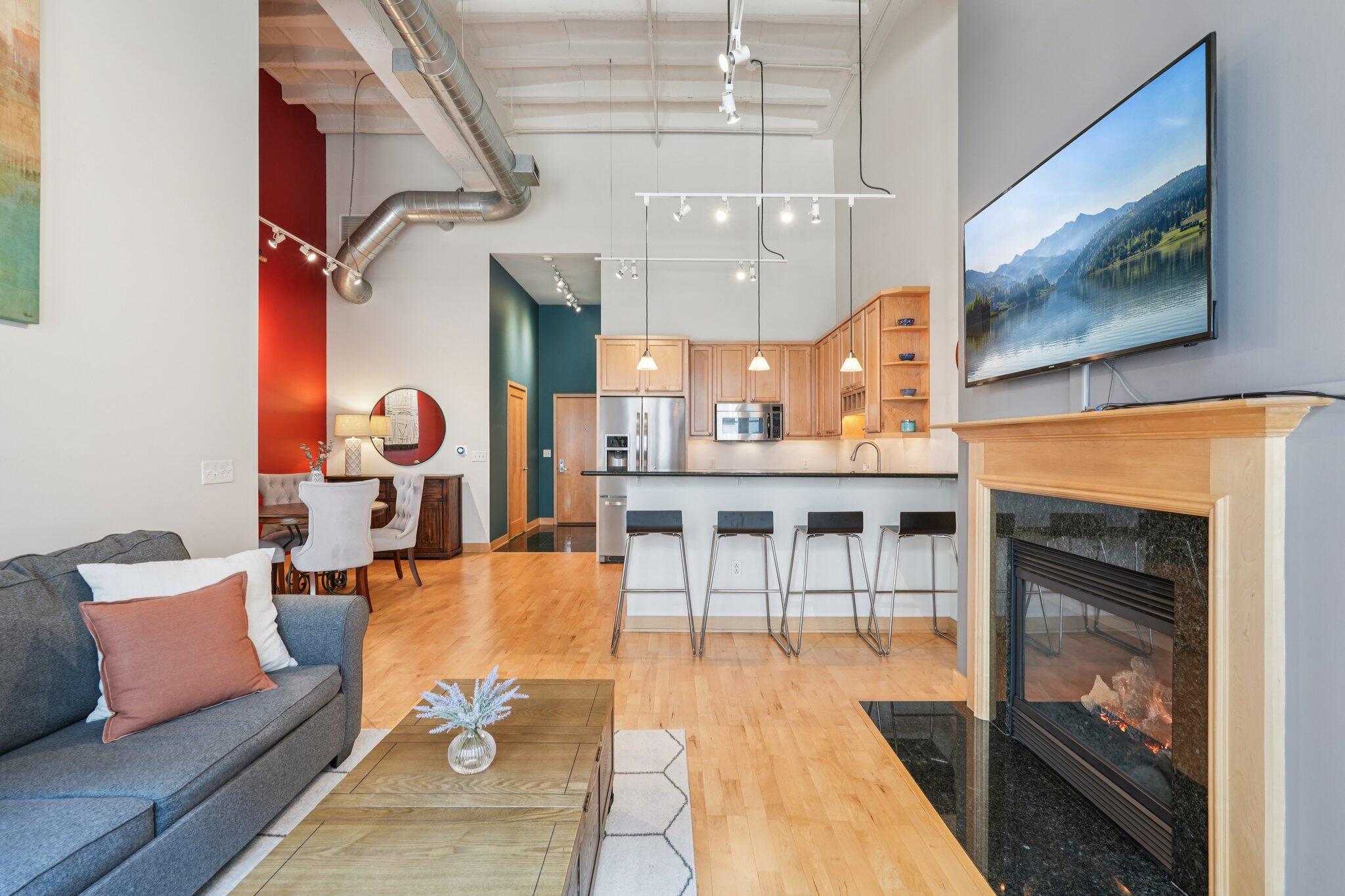 1325 N Van Buren St Unit: 306