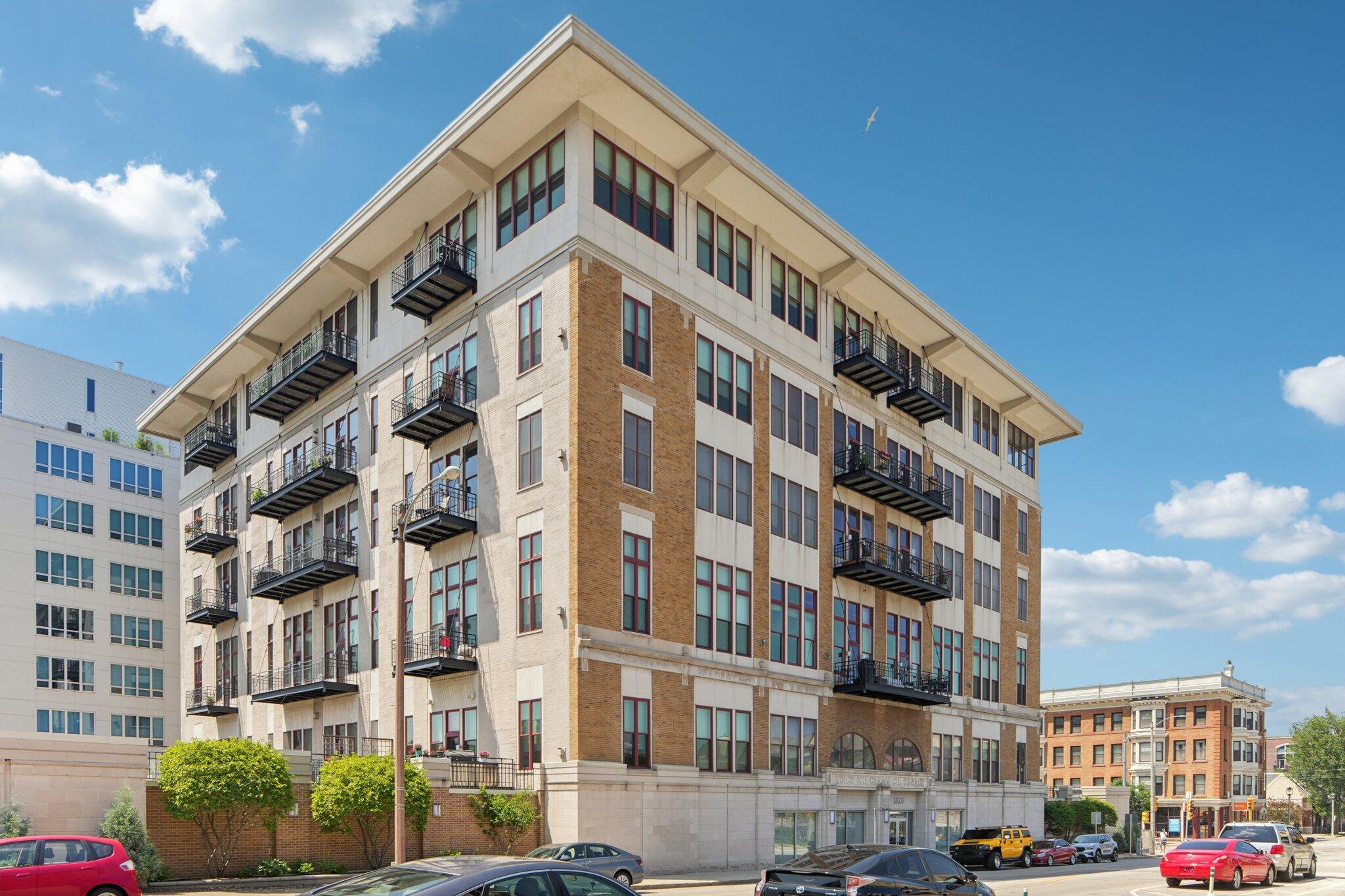 1325 N Van Buren St Unit: 306