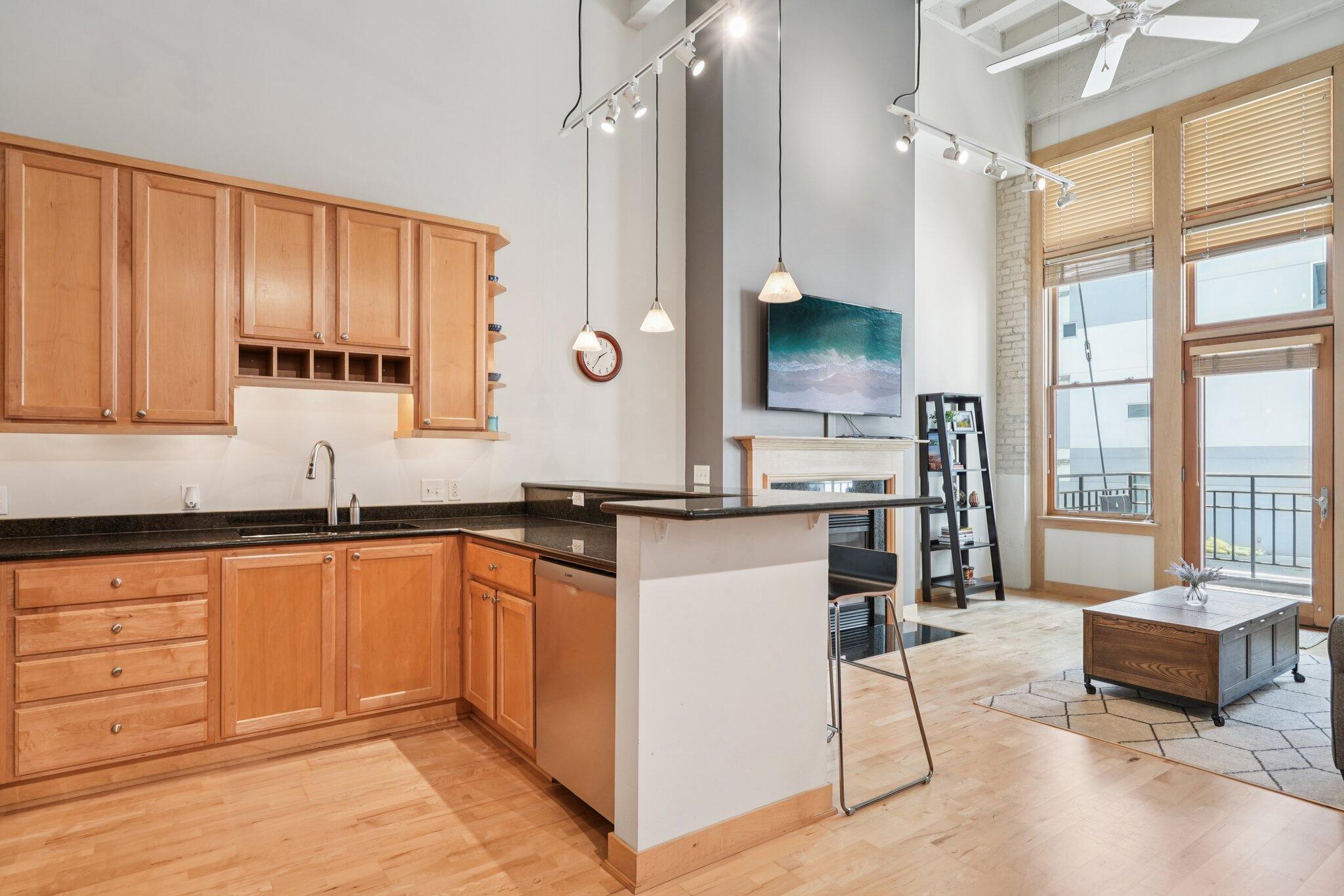 1325 N Van Buren St Unit: 306