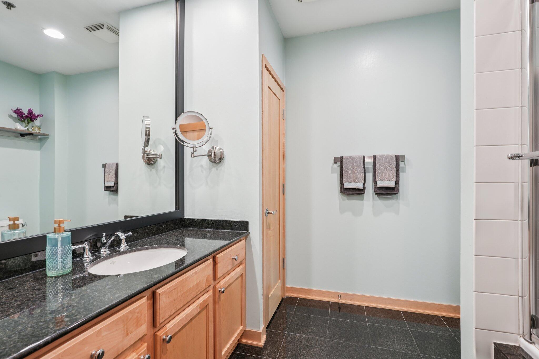 1325 N Van Buren St Unit: 306