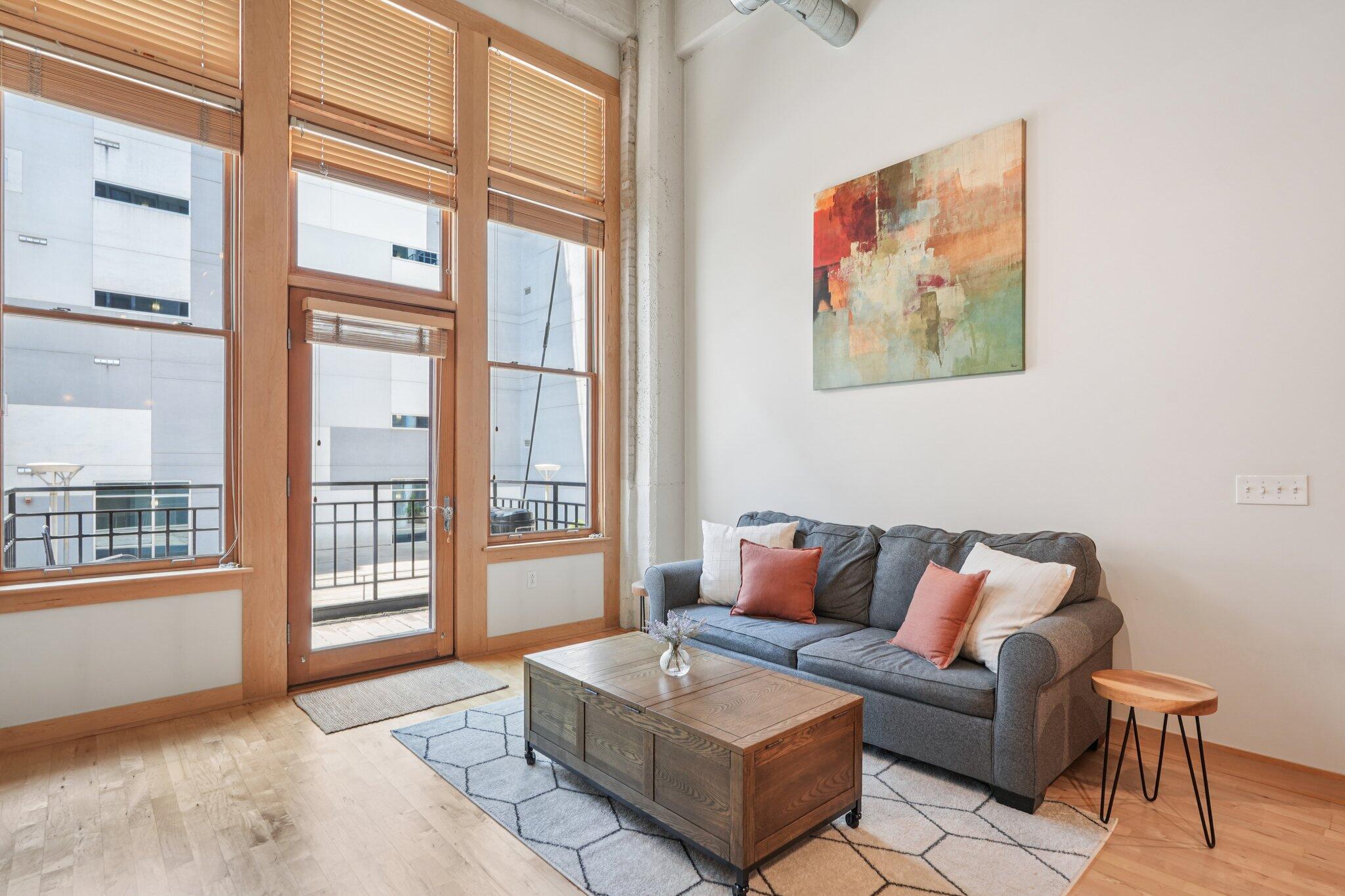 1325 N Van Buren St Unit: 306