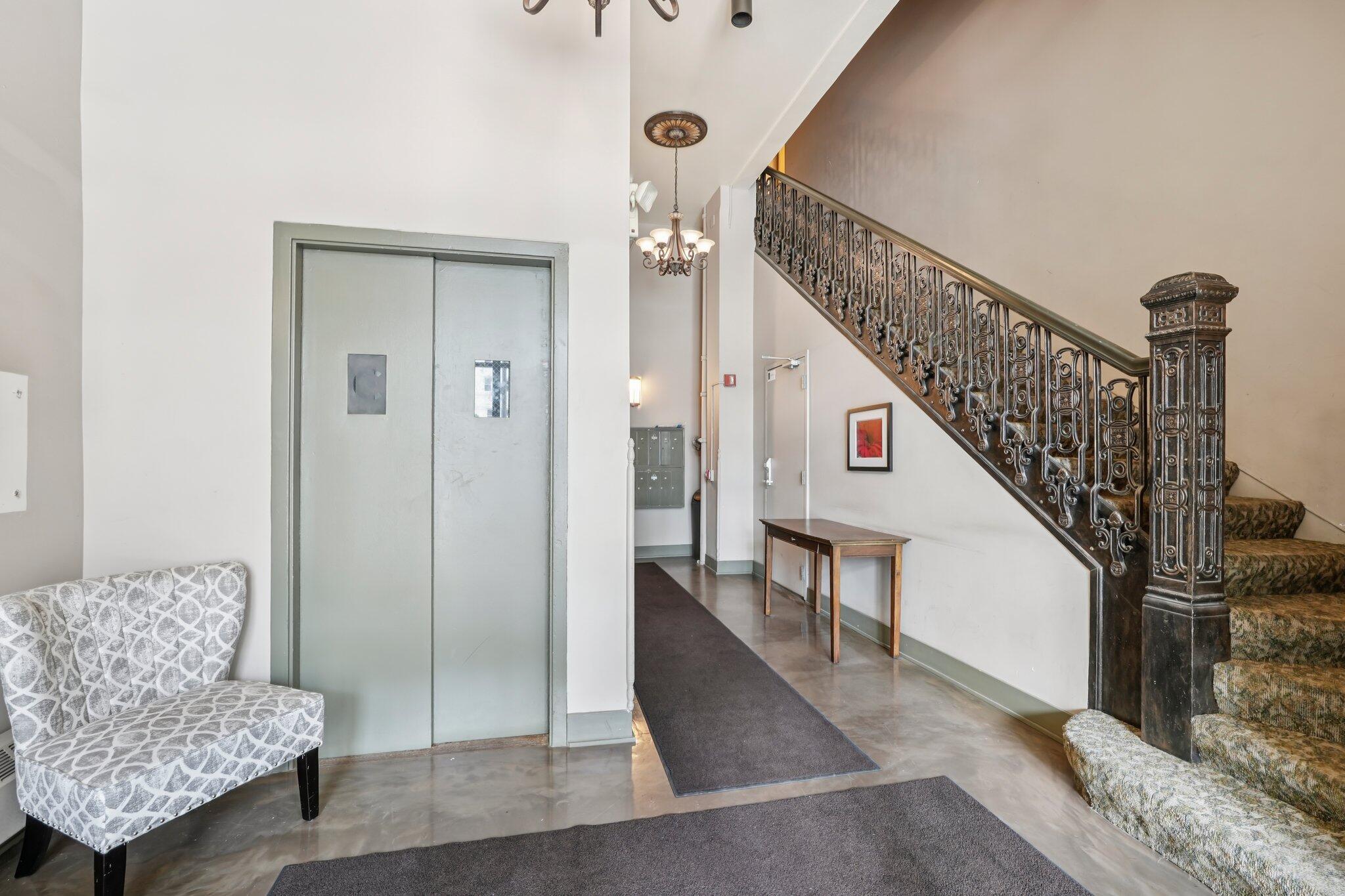 108 W Wells St Unit: 2C