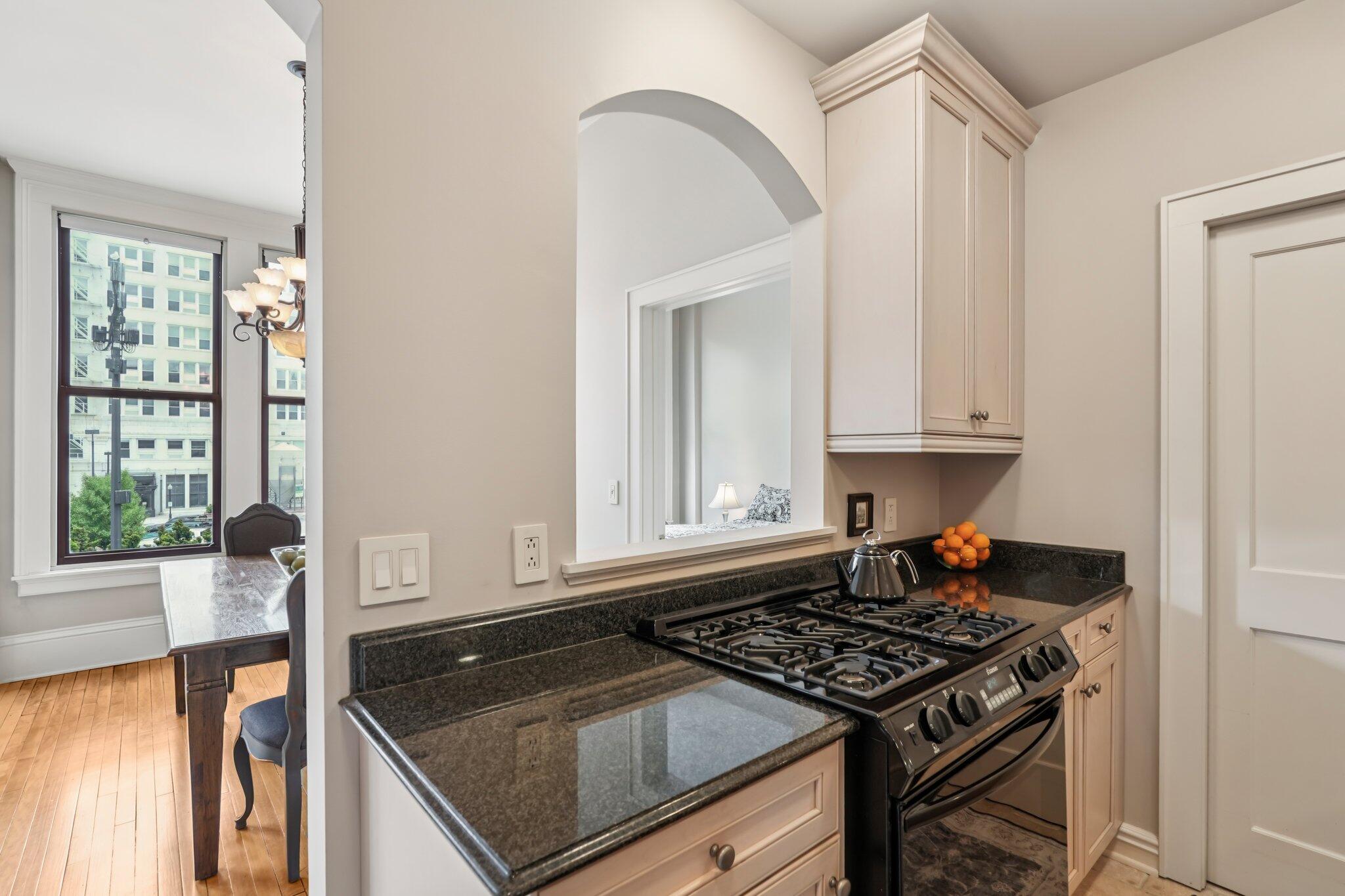 108 W Wells St Unit: 2C
