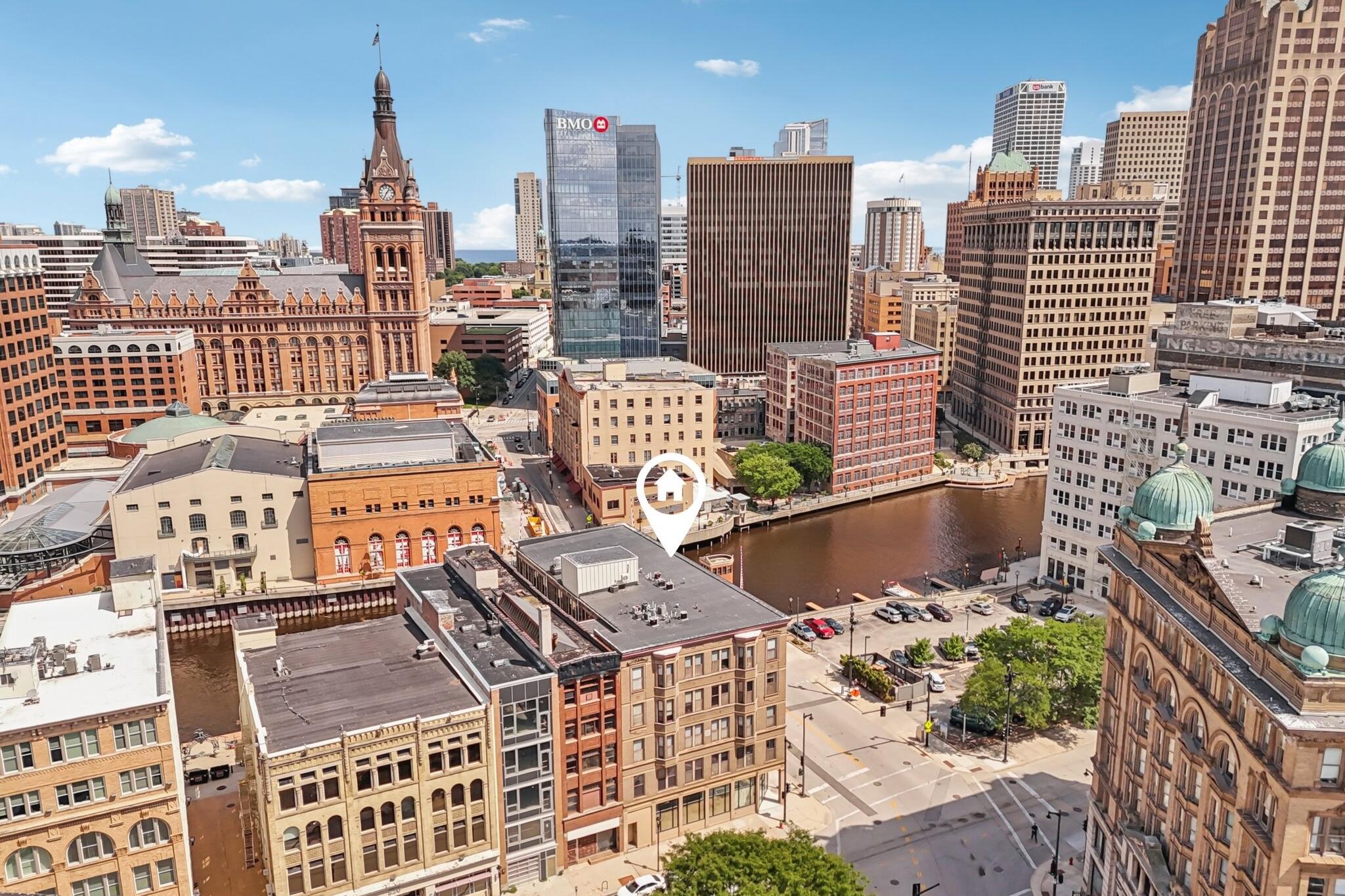 108 W Wells St Unit: 2C