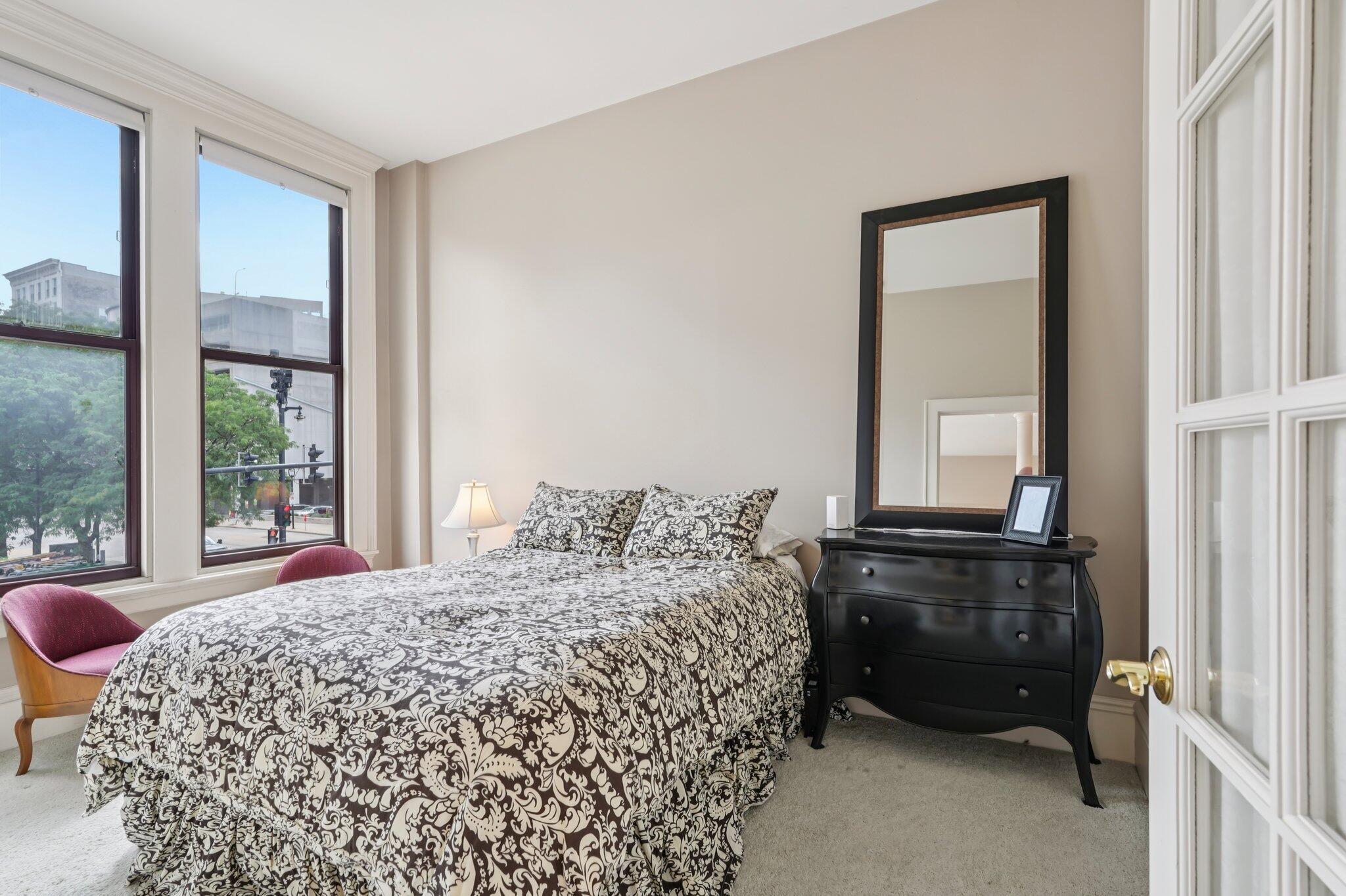 108 W Wells St Unit: 2C