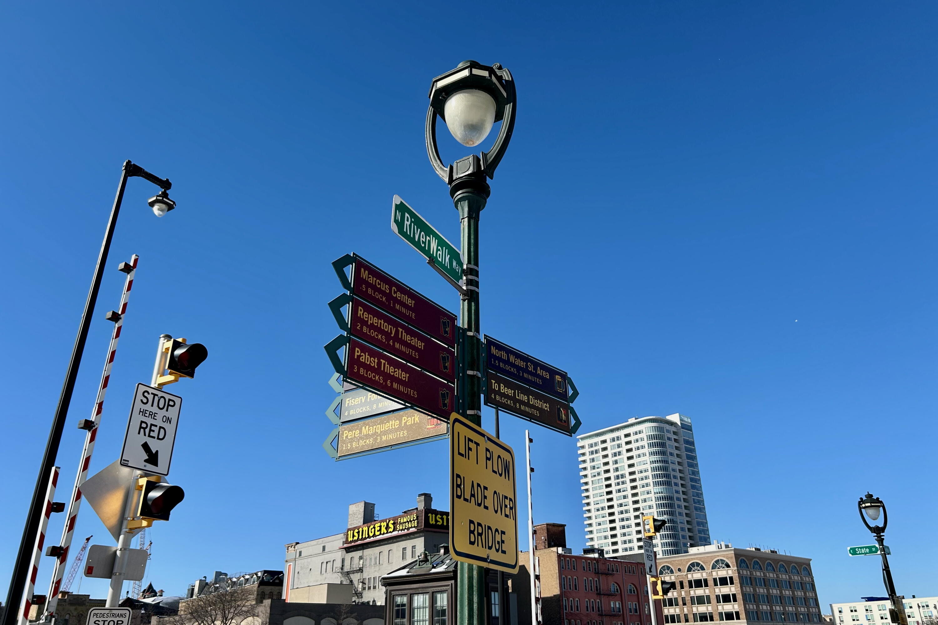108 W Wells St Unit: 2C