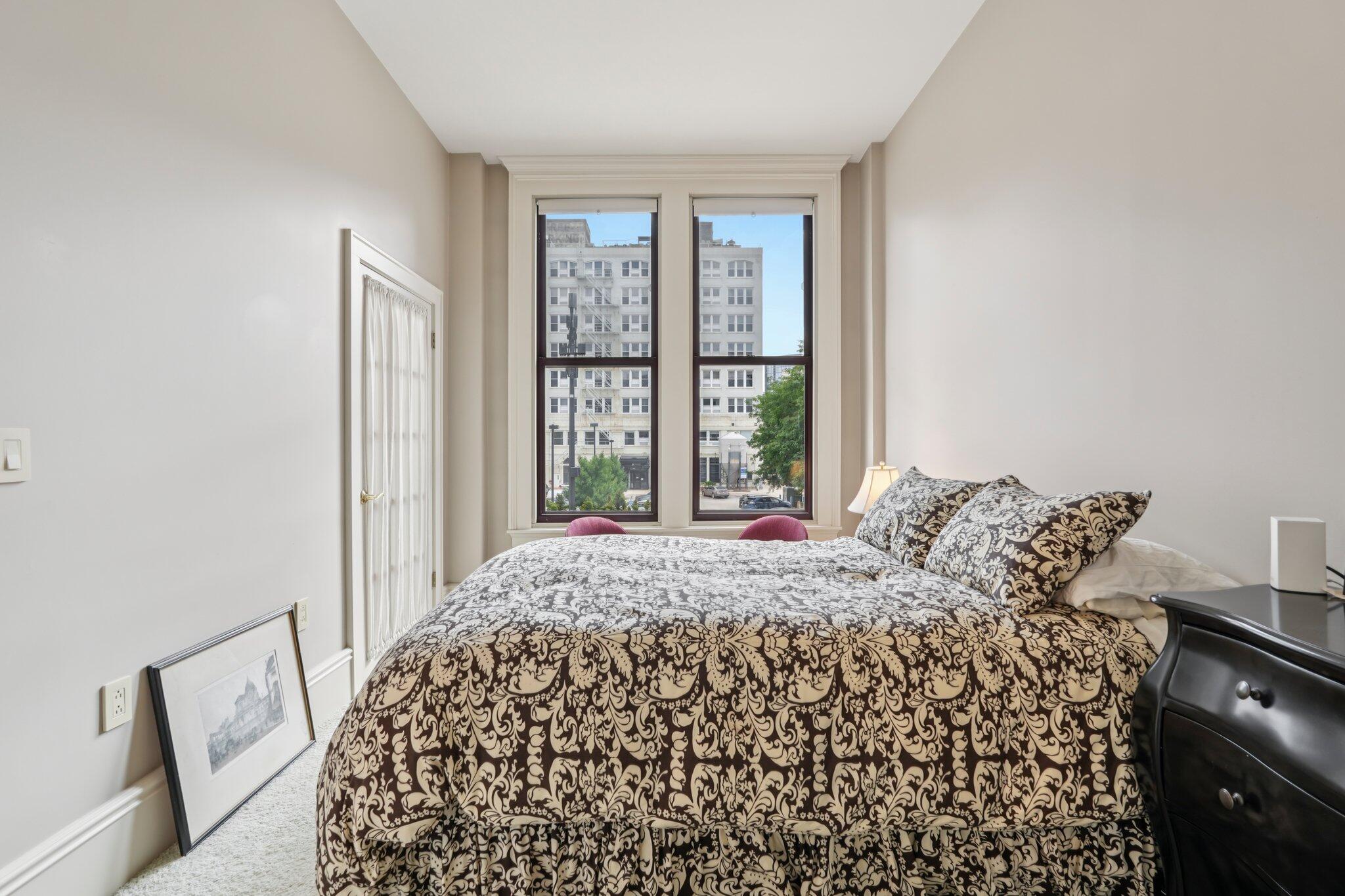 108 W Wells St Unit: 2C