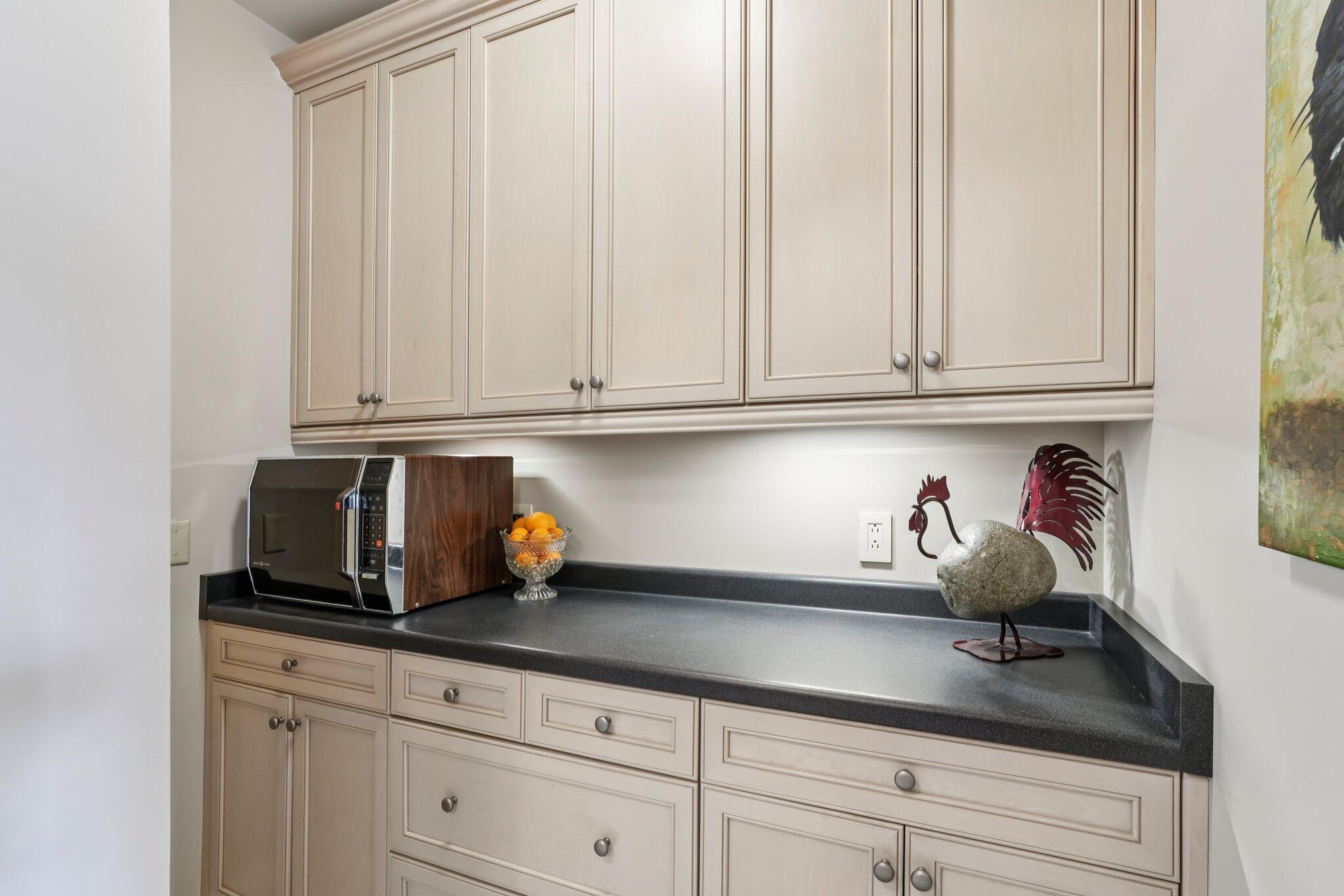 108 W Wells St Unit: 2C