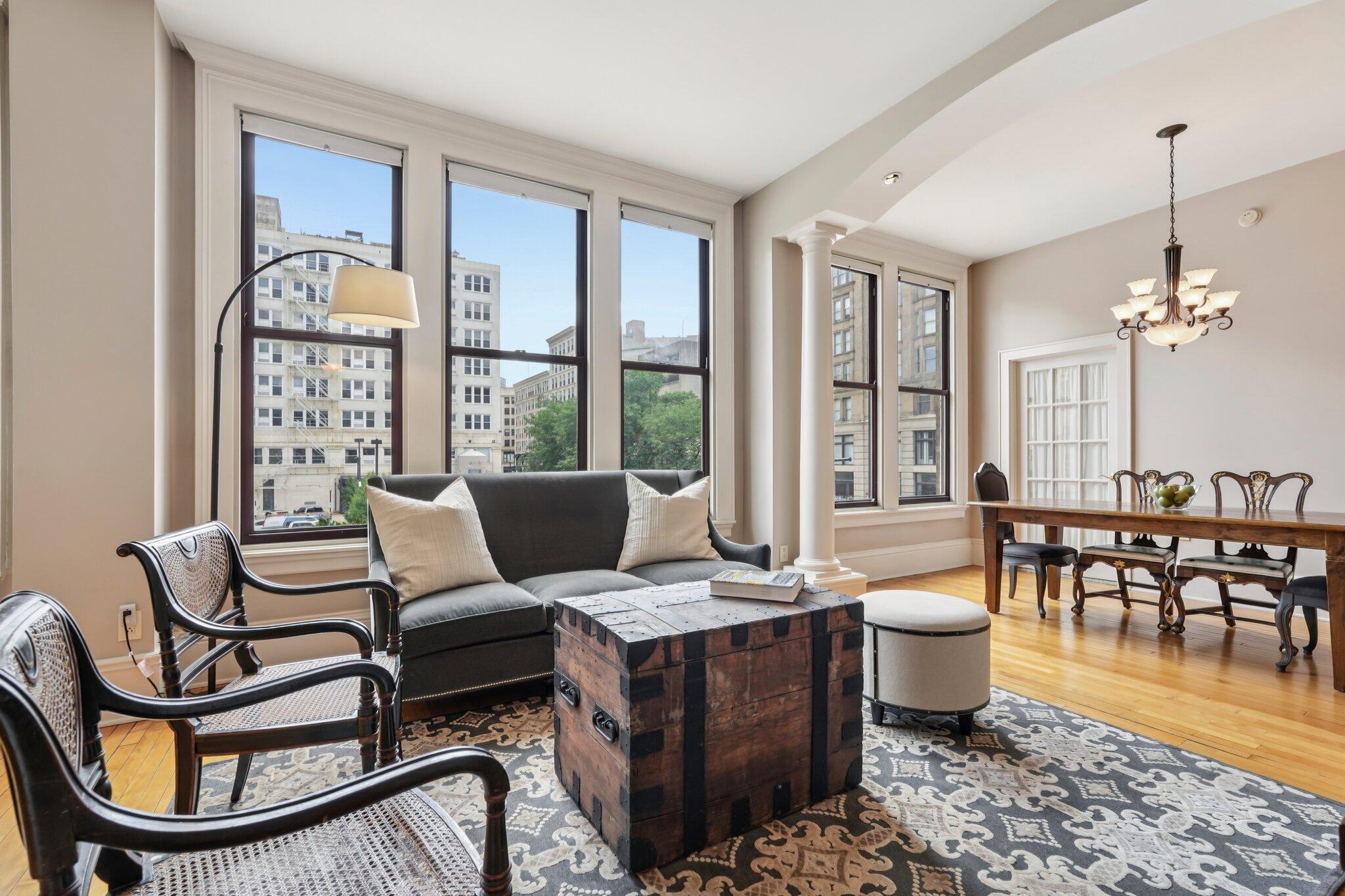108 W Wells St Unit: 2C