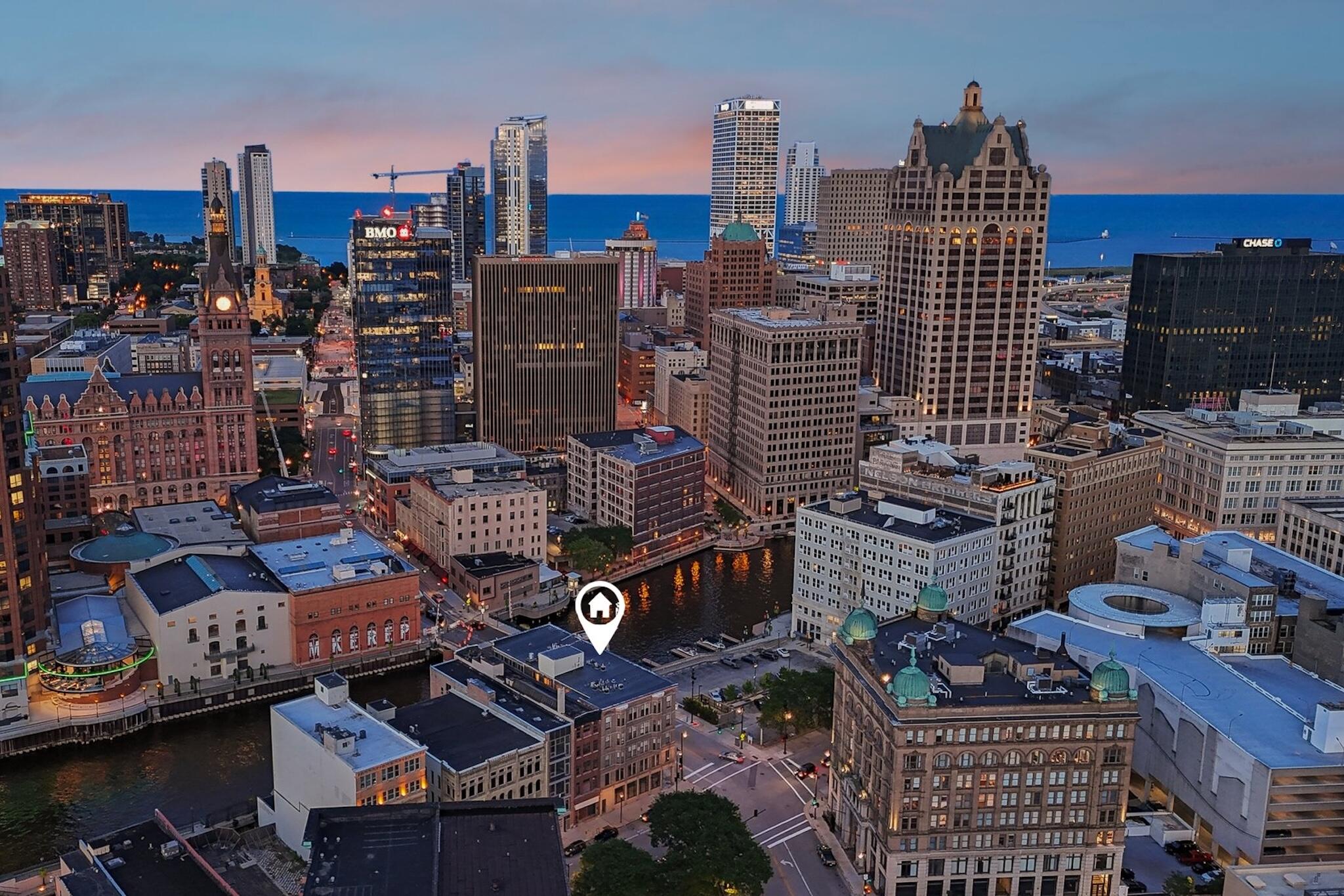 108 W Wells St Unit: 2C