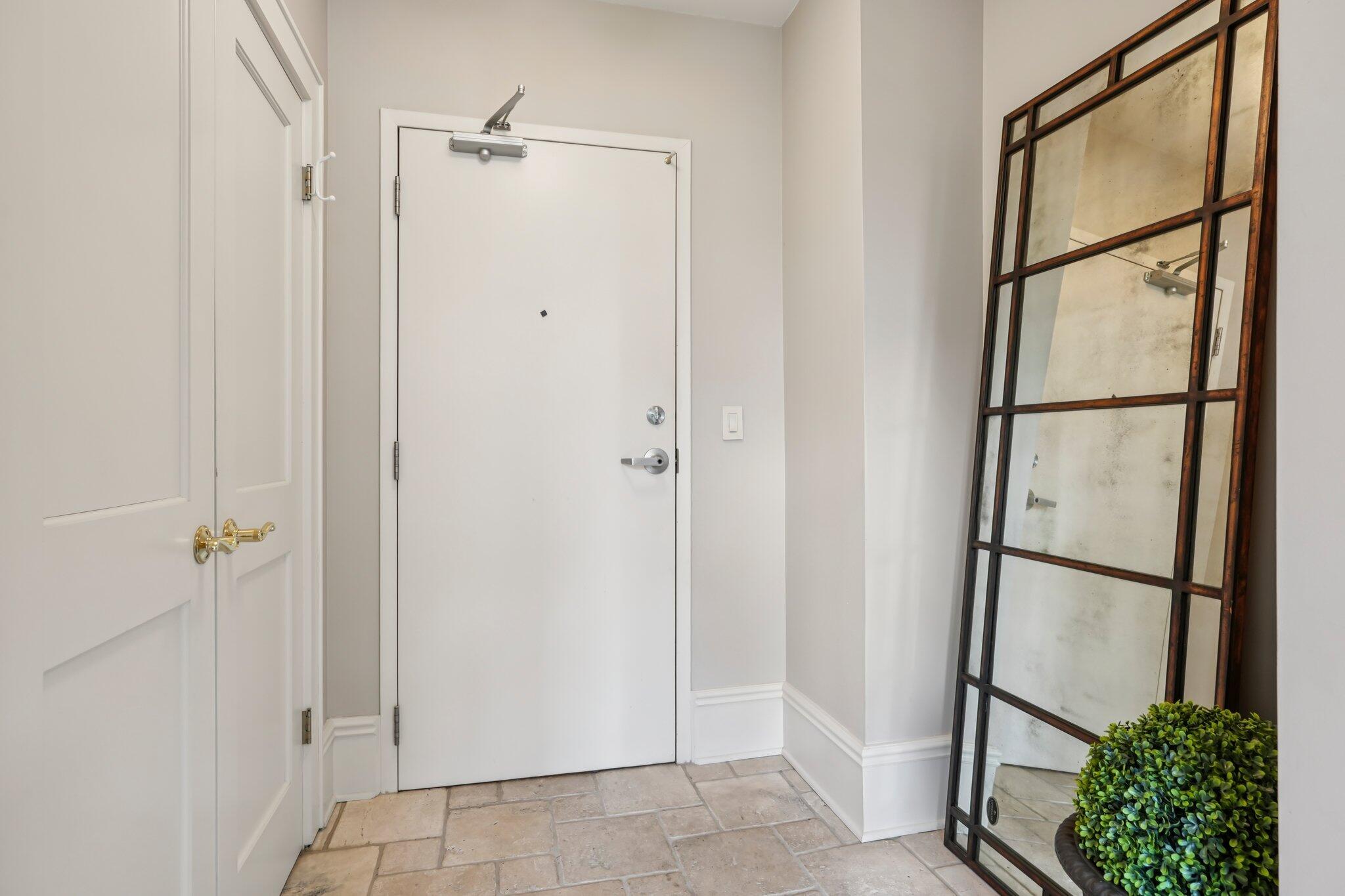 108 W Wells St Unit: 2C