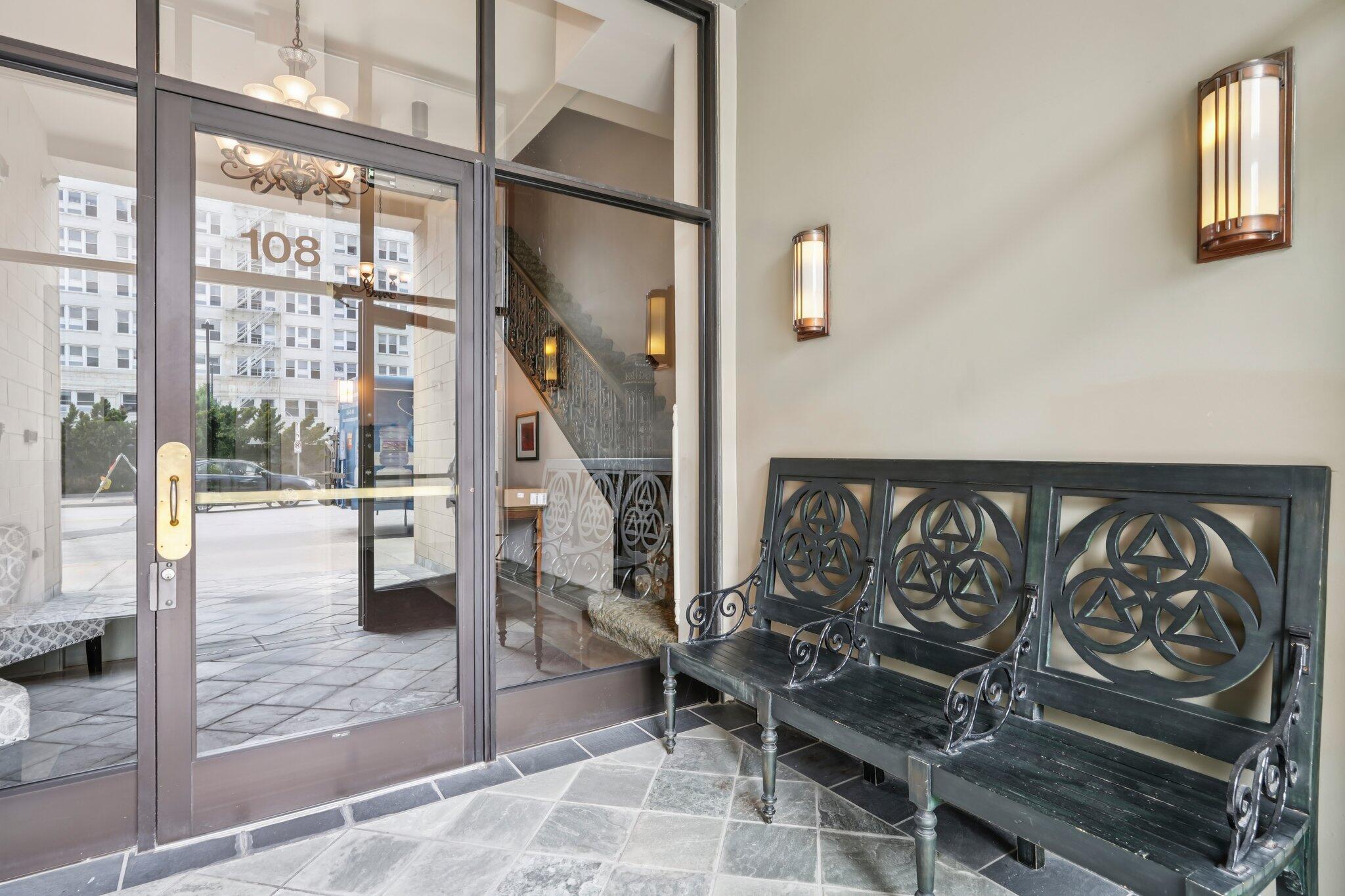 108 W Wells St Unit: 2C
