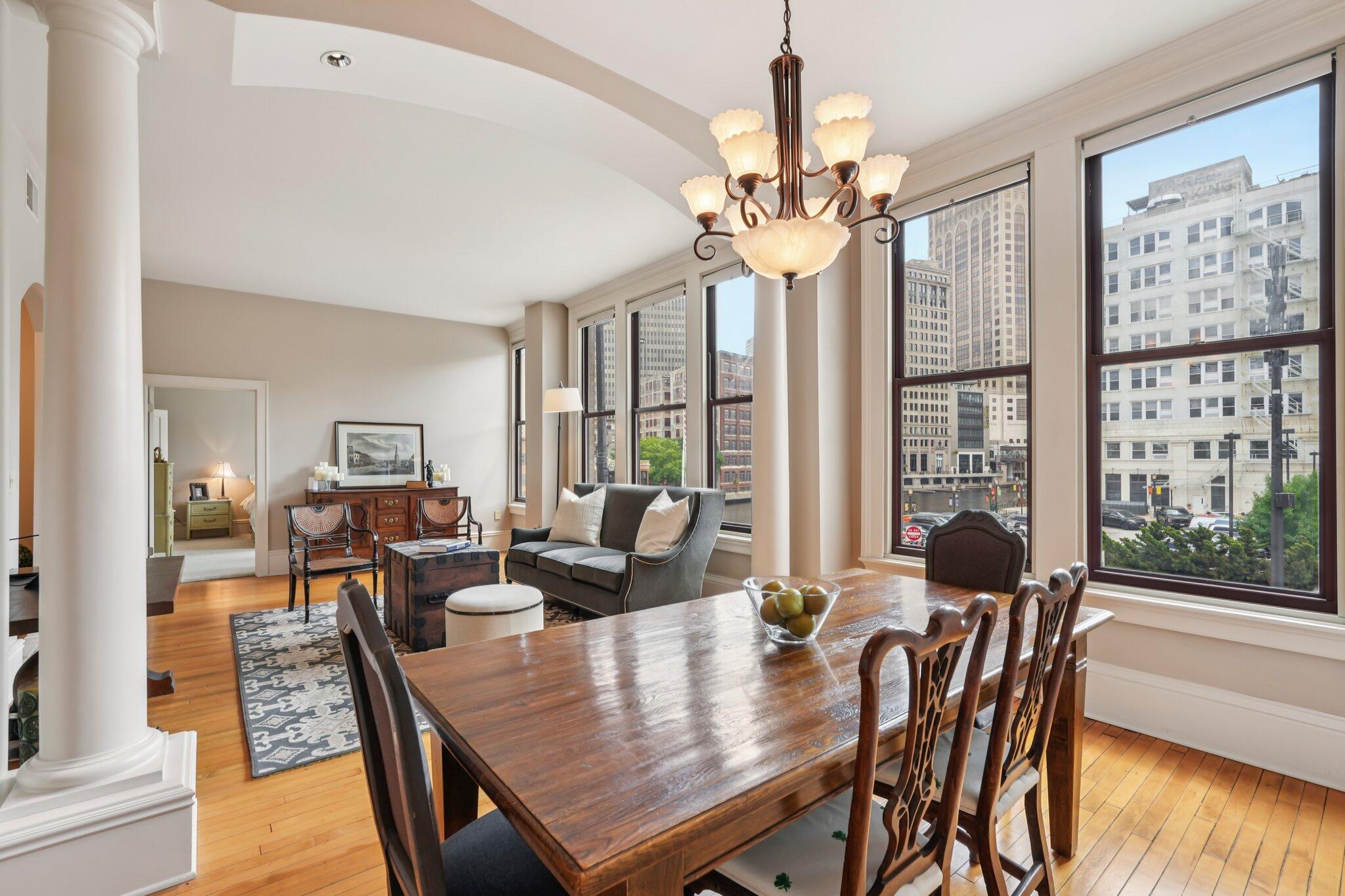 108 W Wells St Unit: 2C