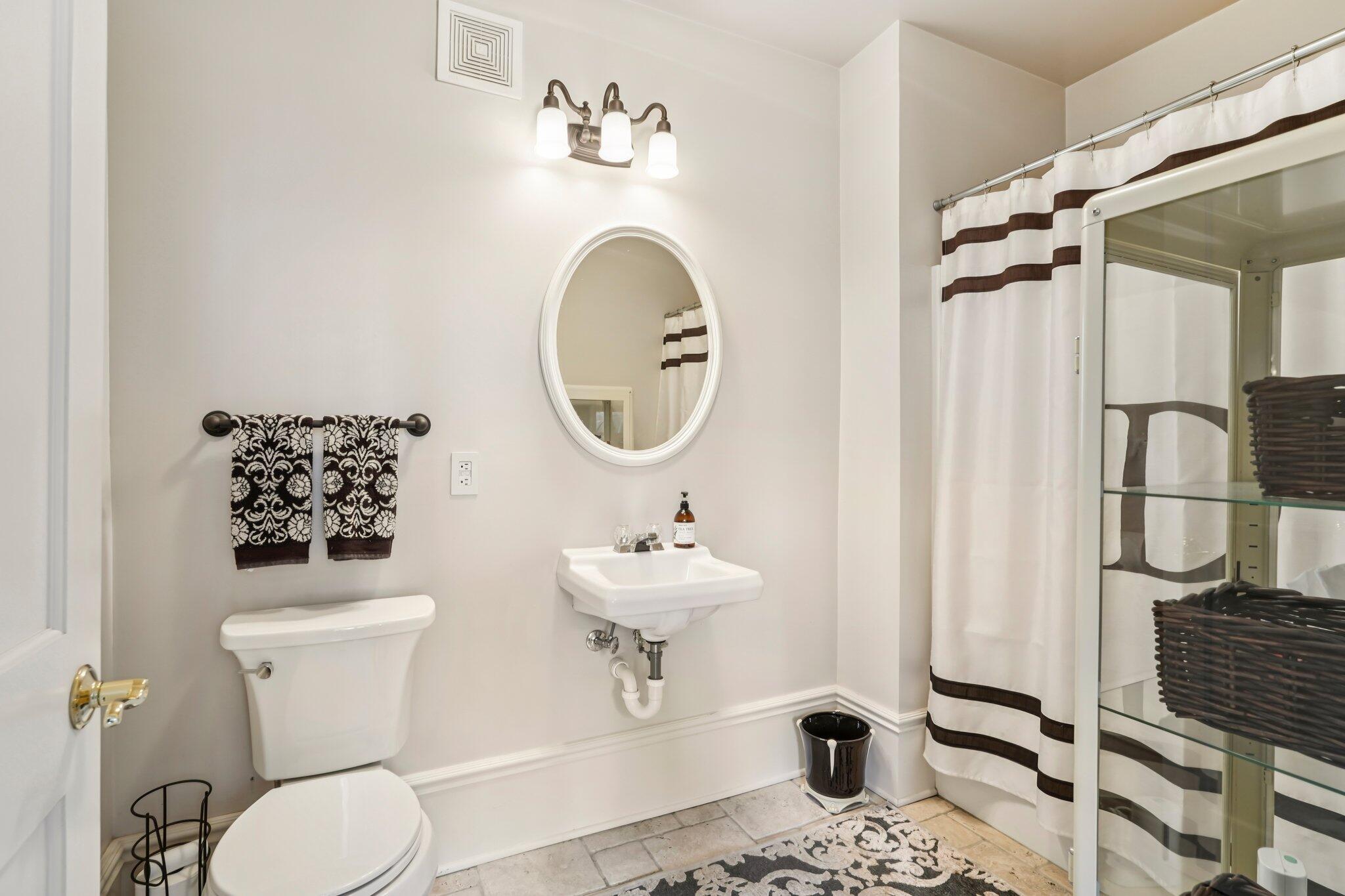 108 W Wells St Unit: 2C