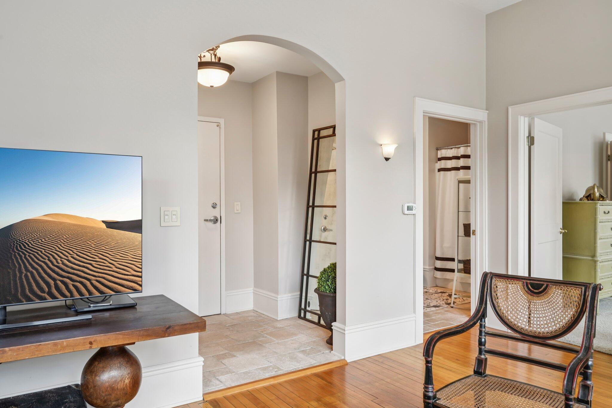 108 W Wells St Unit: 2C