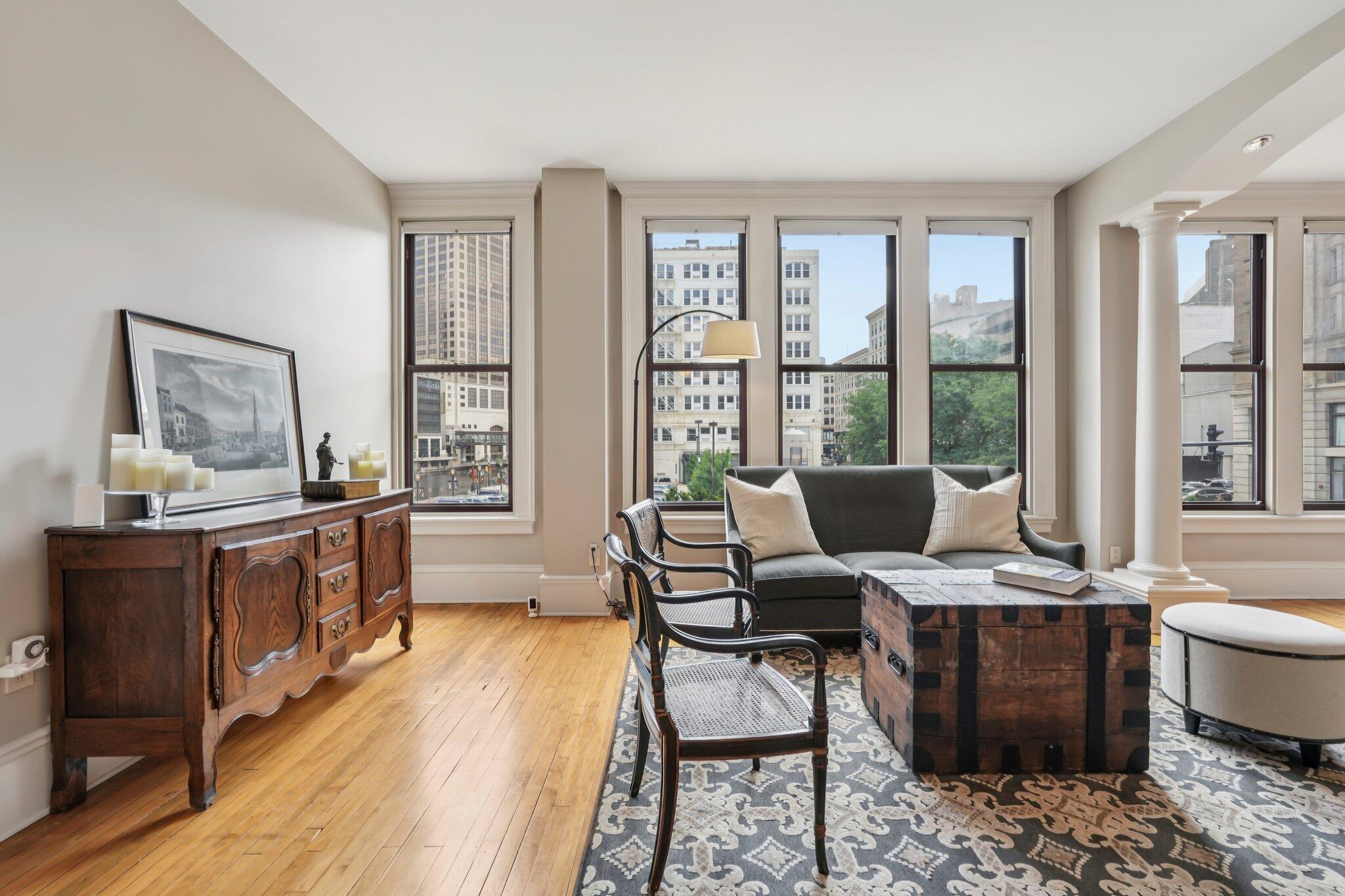 108 W Wells St Unit: 2C