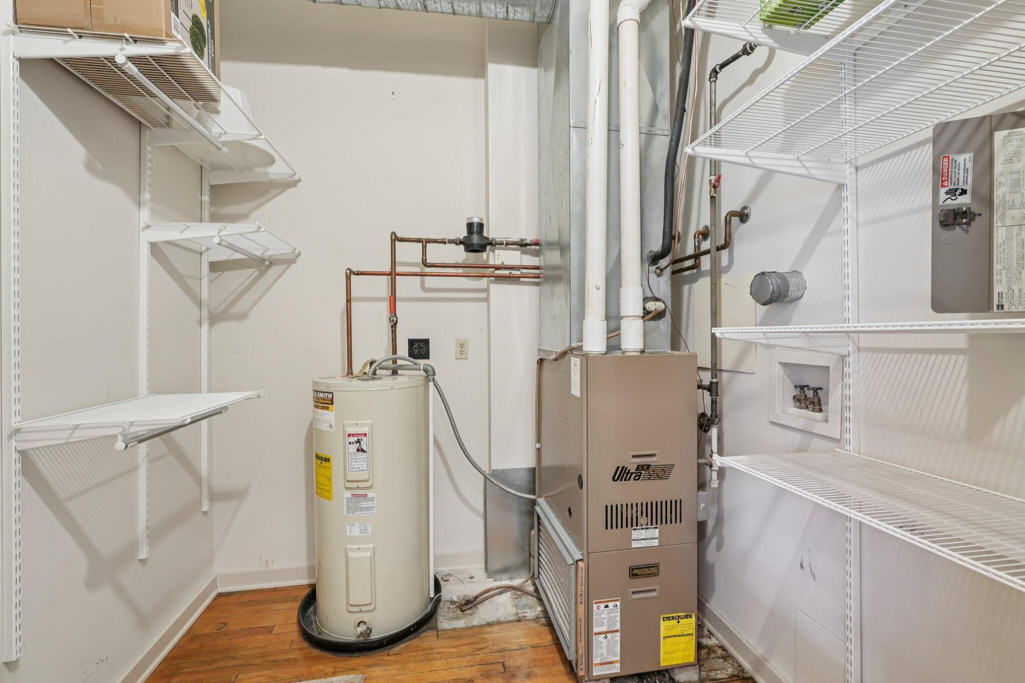 108 W Wells St Unit: 2C