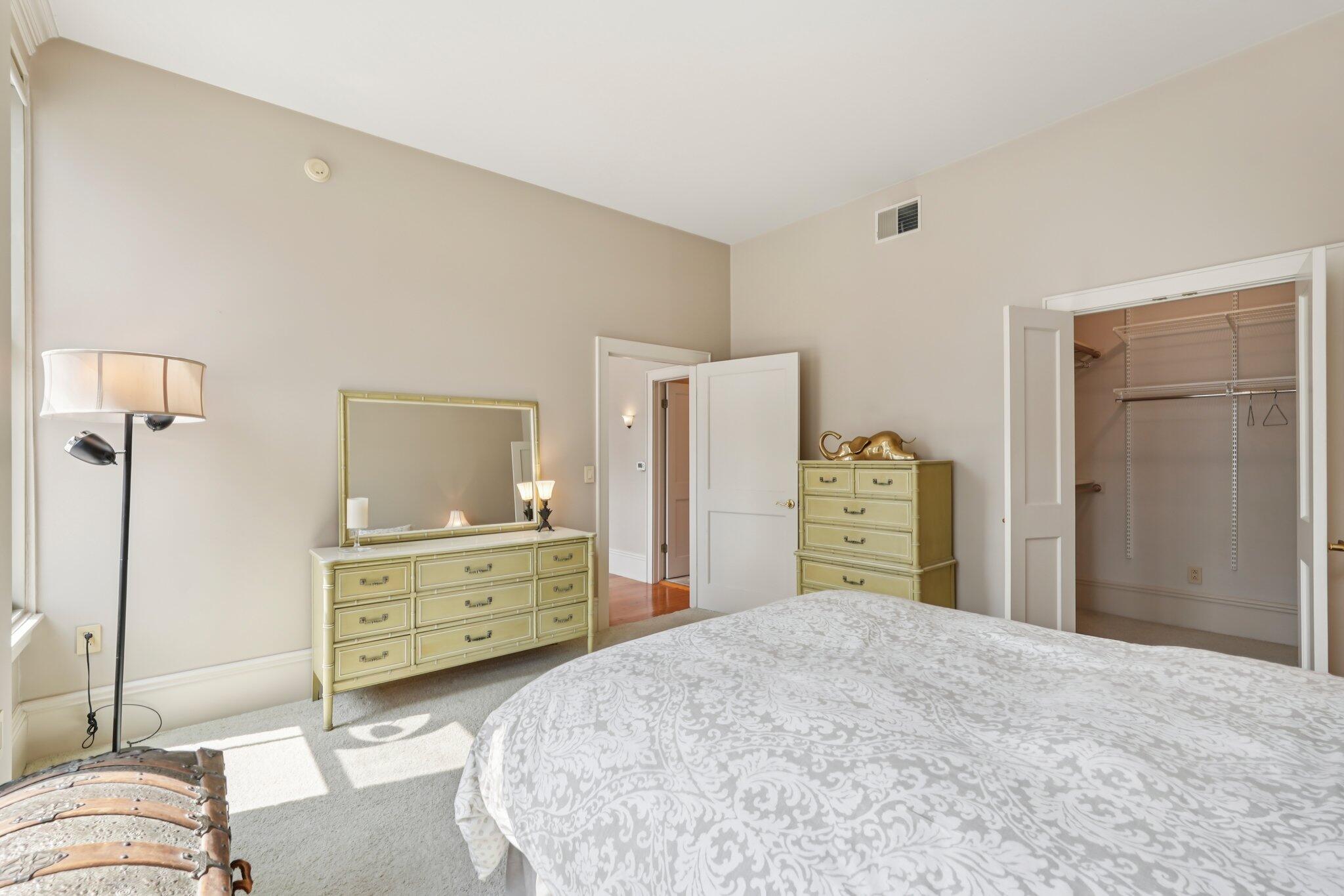 108 W Wells St Unit: 2C