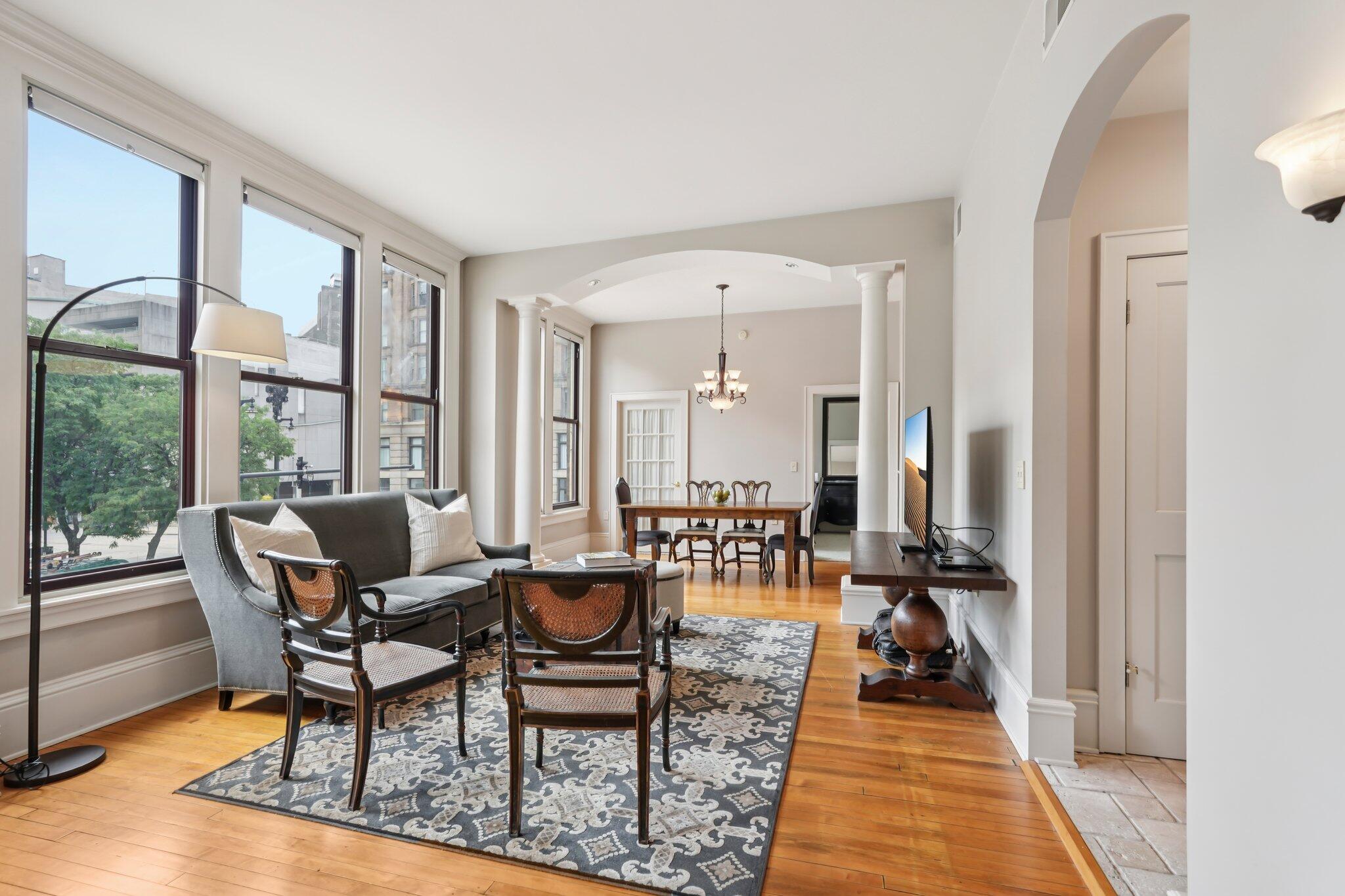 108 W Wells St Unit: 2C