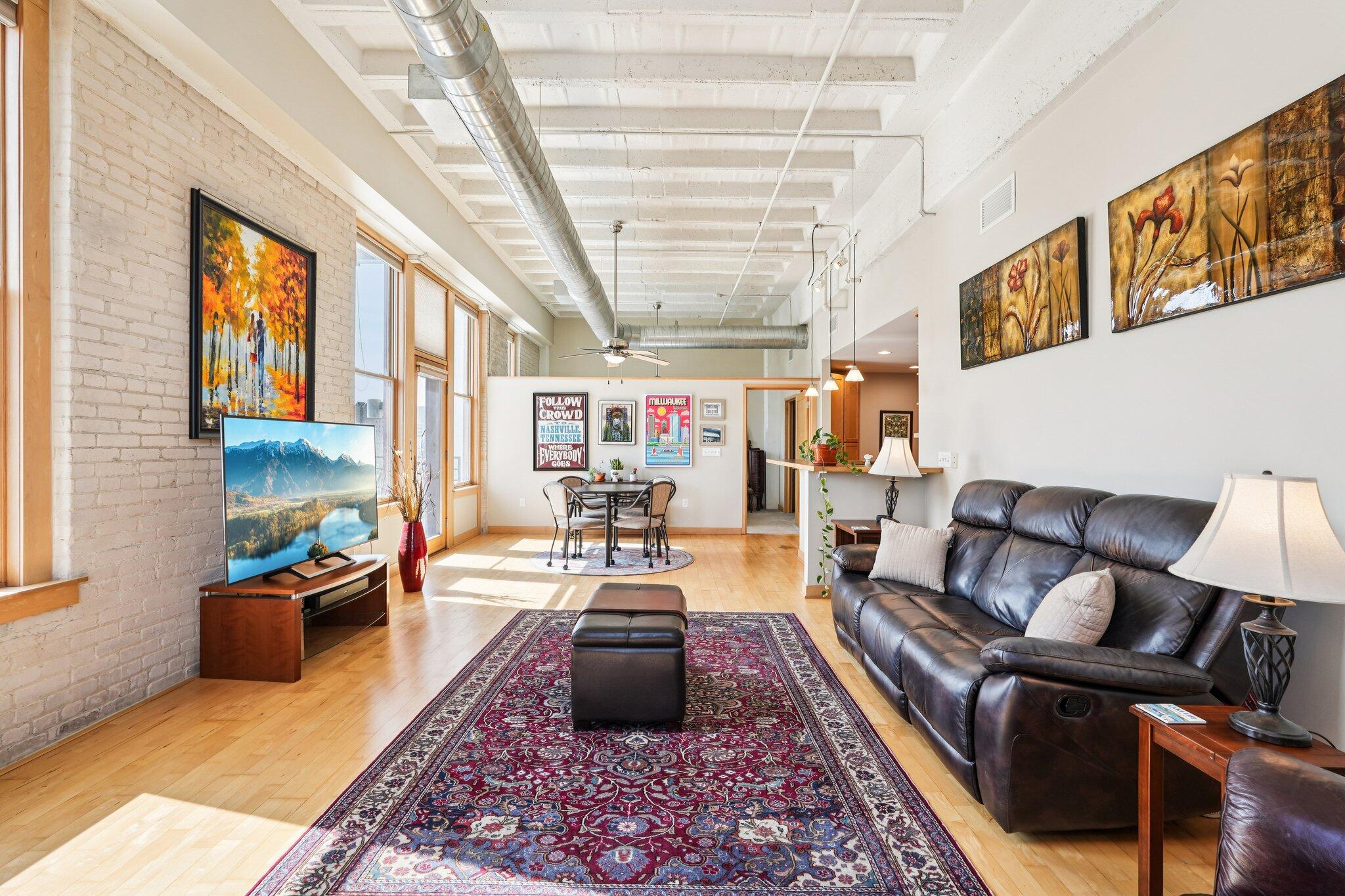 1325 N Van Buren St Unit: 402