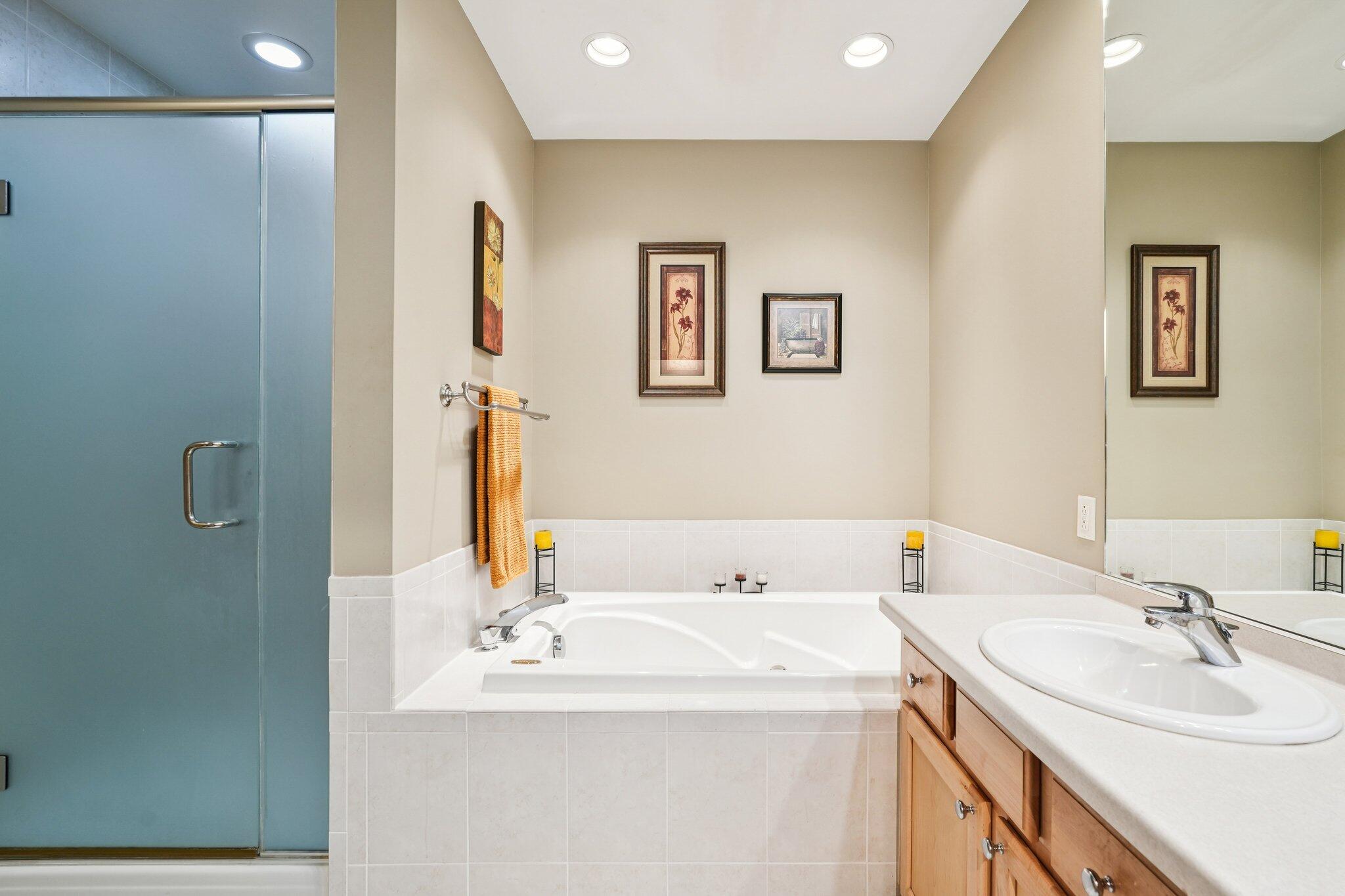 1325 N Van Buren St Unit: 402