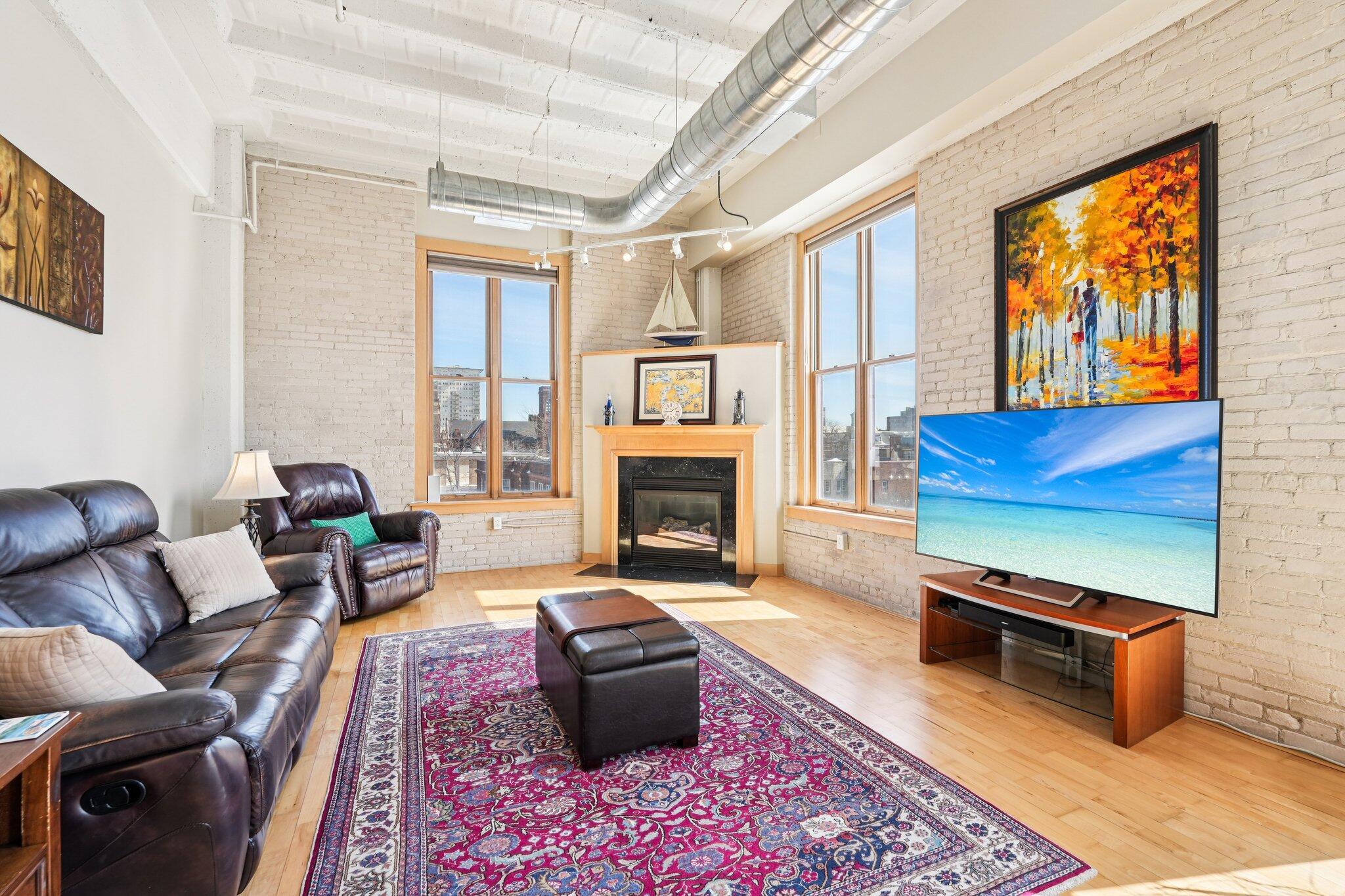 1325 N Van Buren St Unit: 402