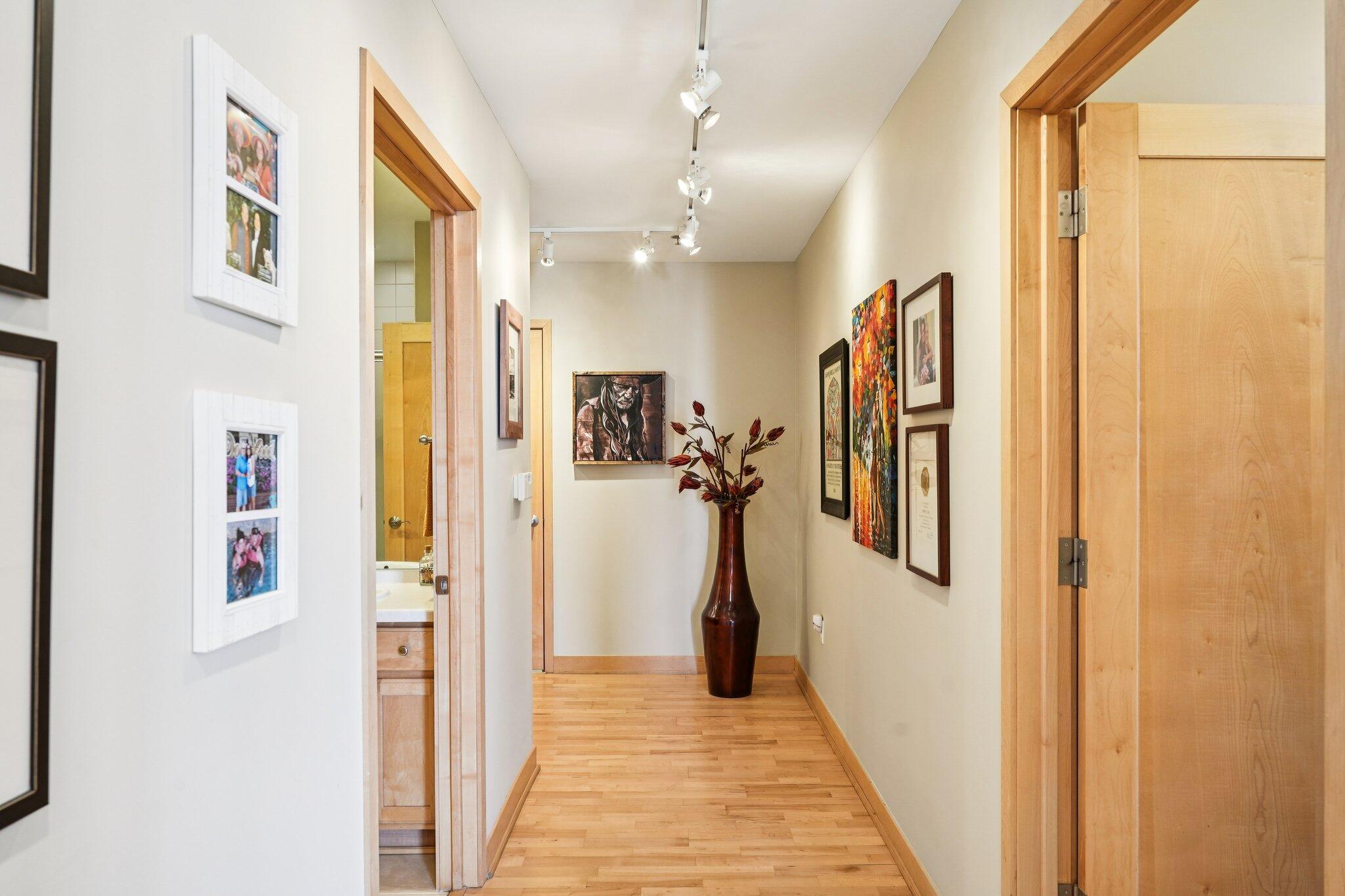 1325 N Van Buren St Unit: 402