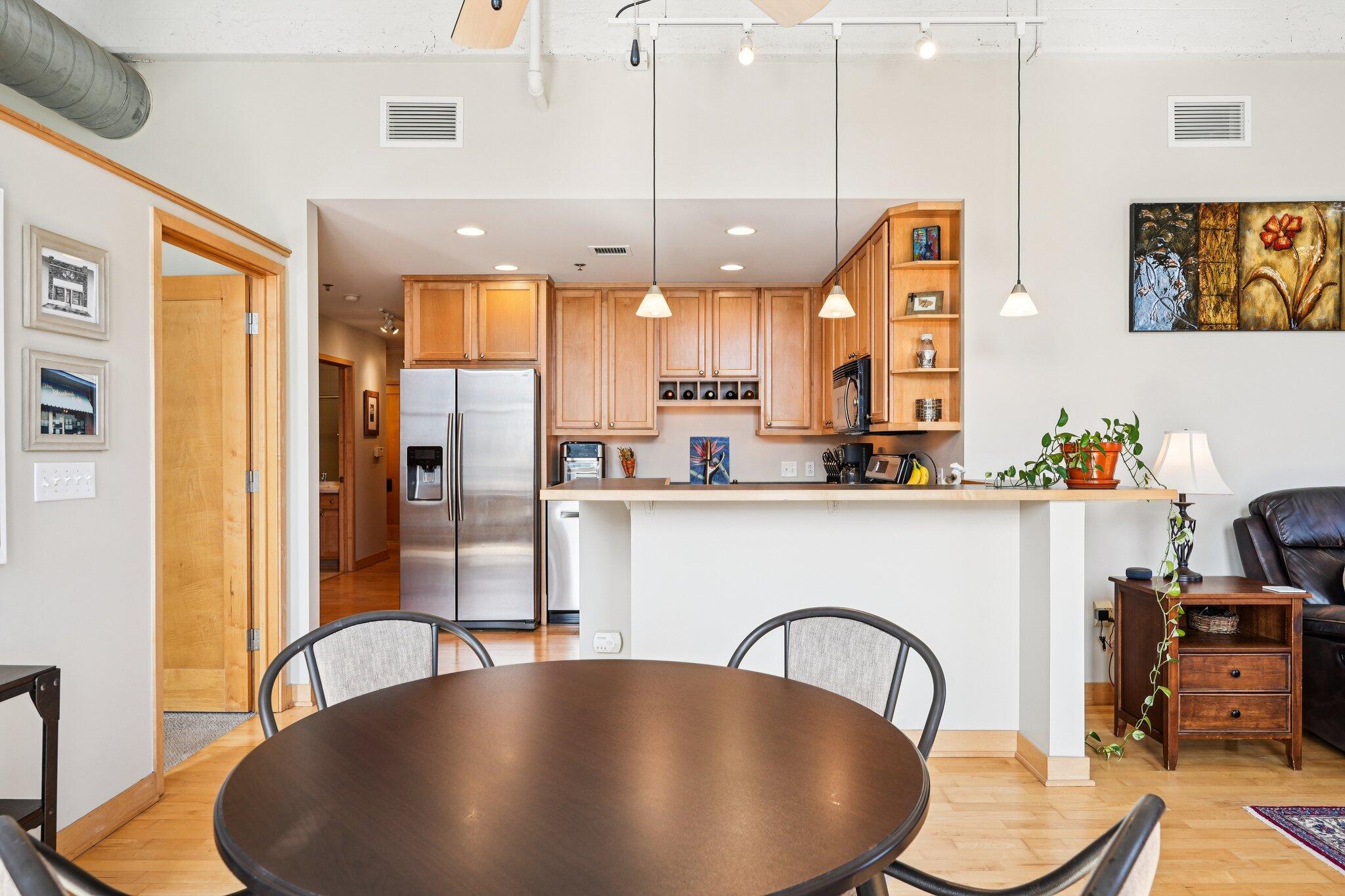 1325 N Van Buren St Unit: 402