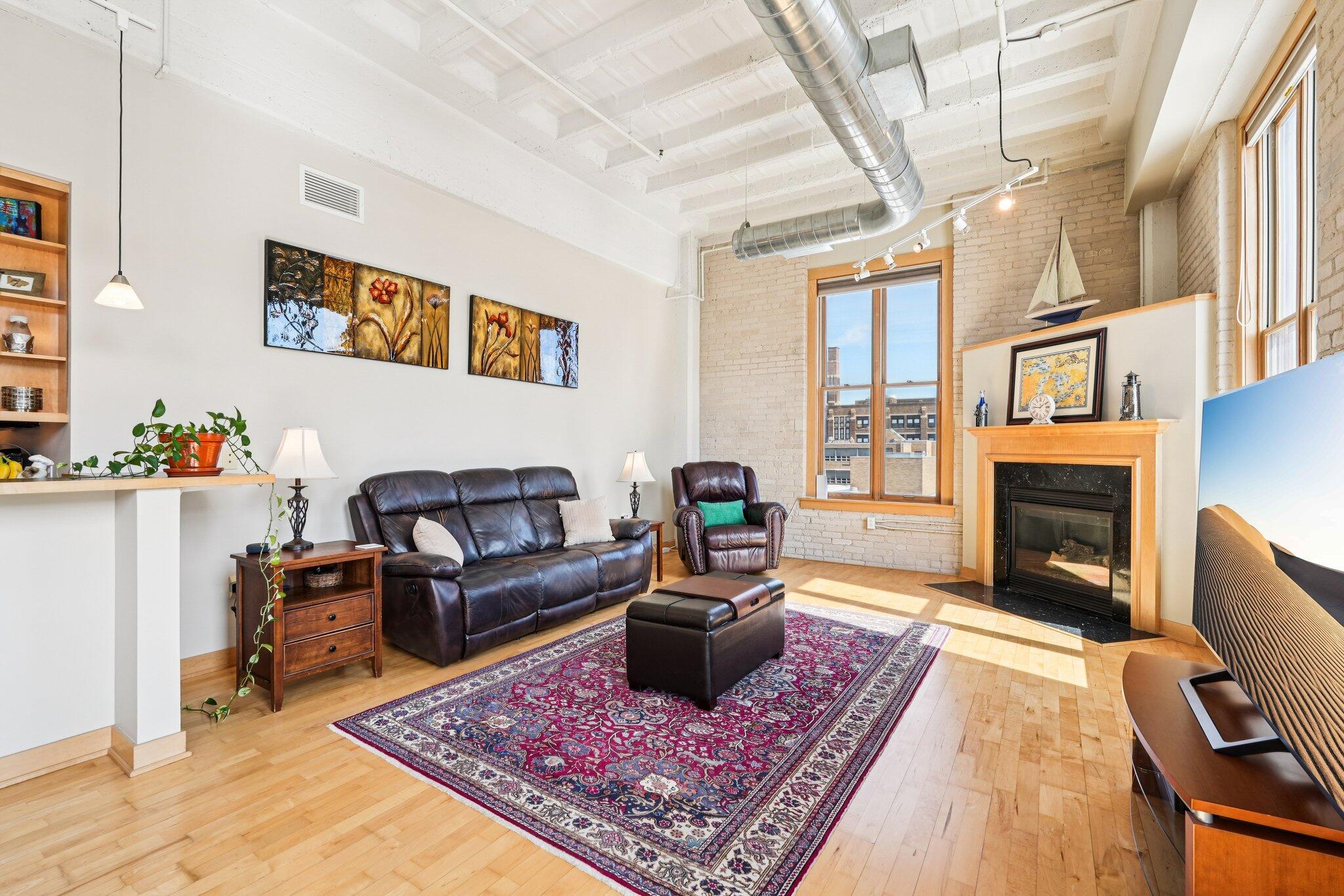 1325 N Van Buren St Unit: 402