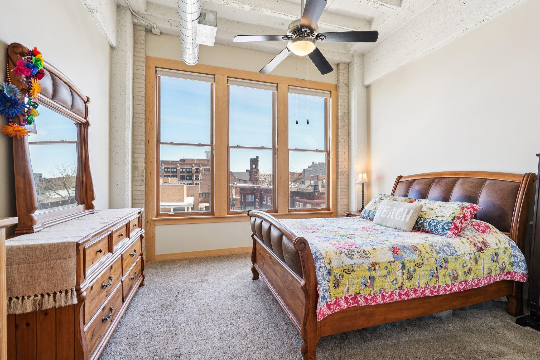 1325 N Van Buren St Unit: 402