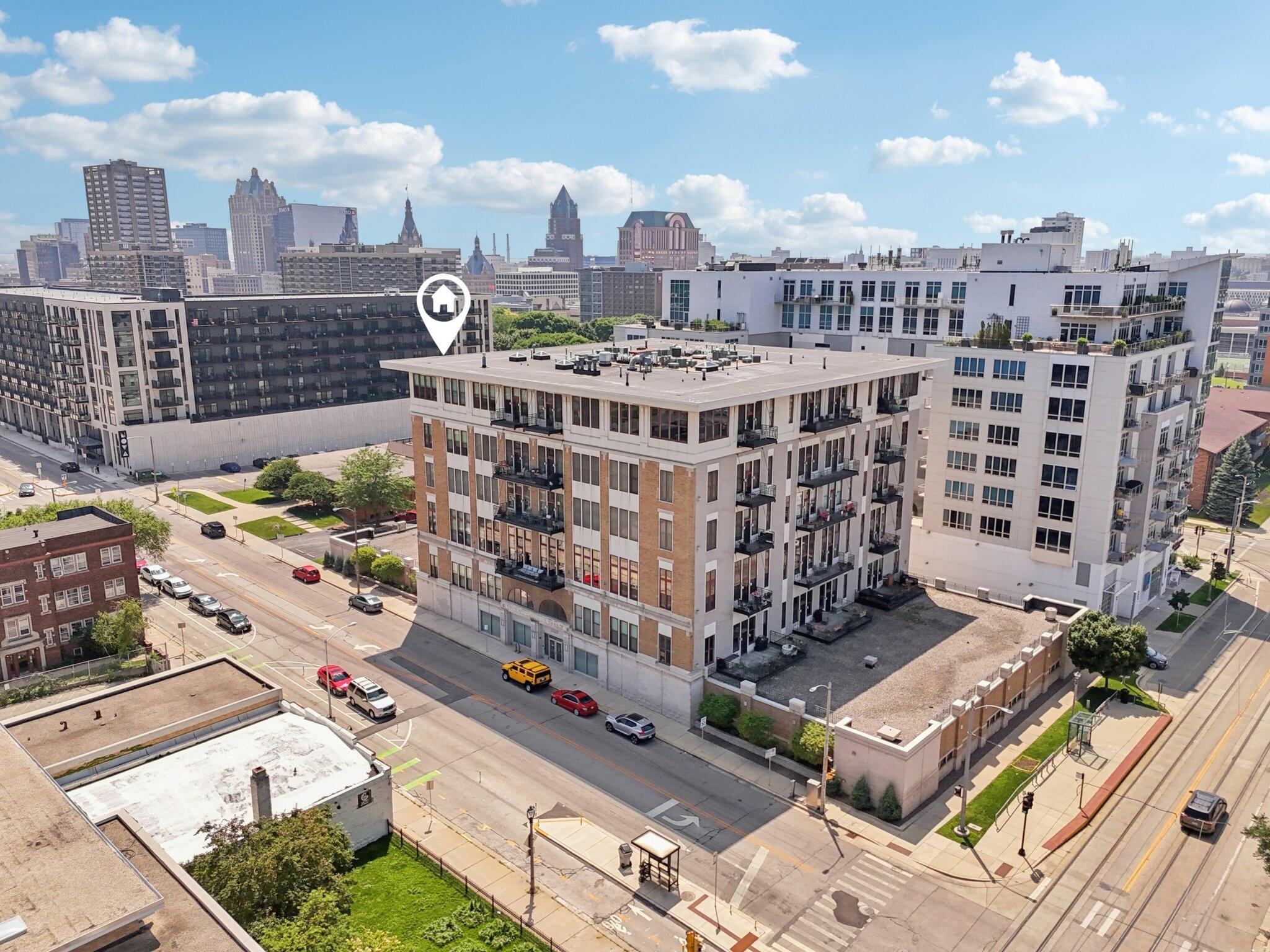 1325 N Van Buren St Unit: 402