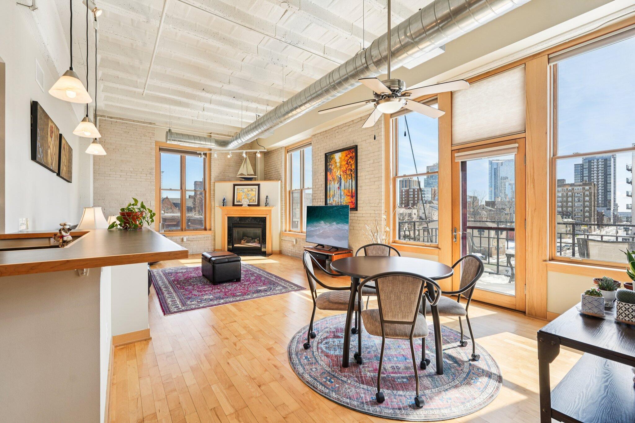 1325 N Van Buren St Unit: 402