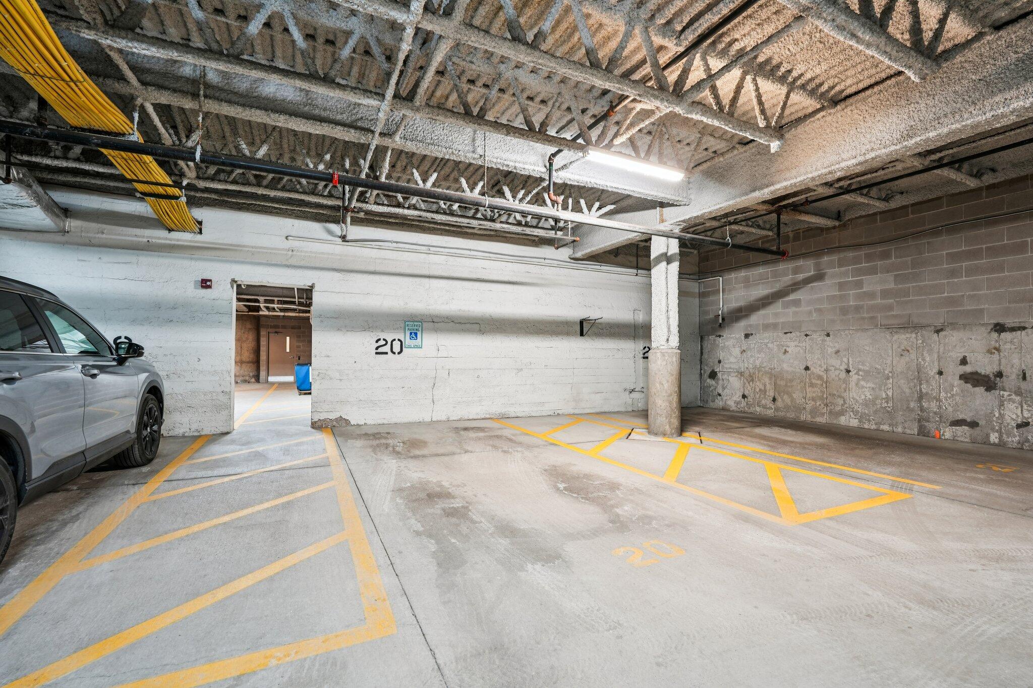 1325 N Van Buren St Unit: 402