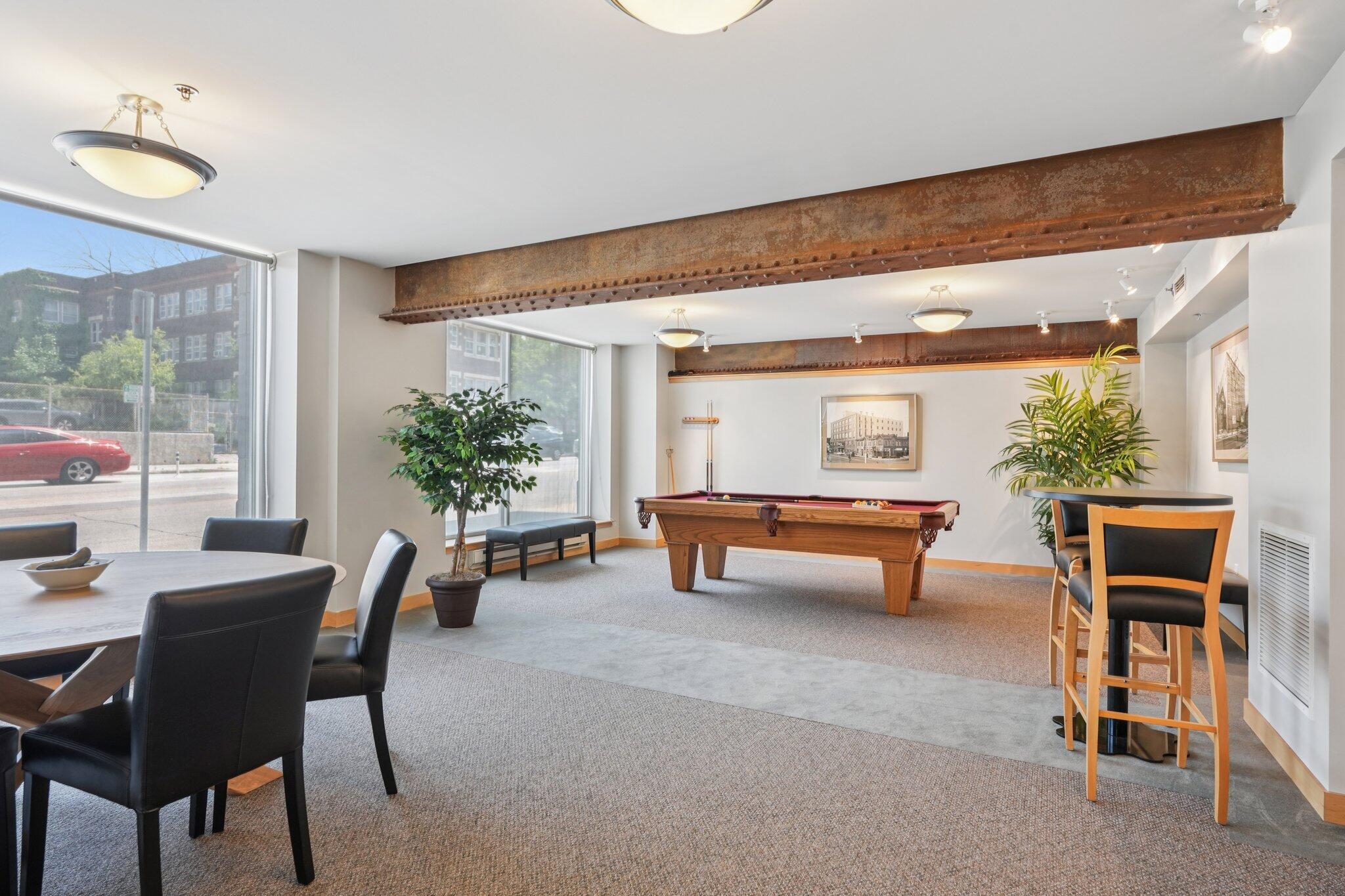 1325 N Van Buren St Unit: 402
