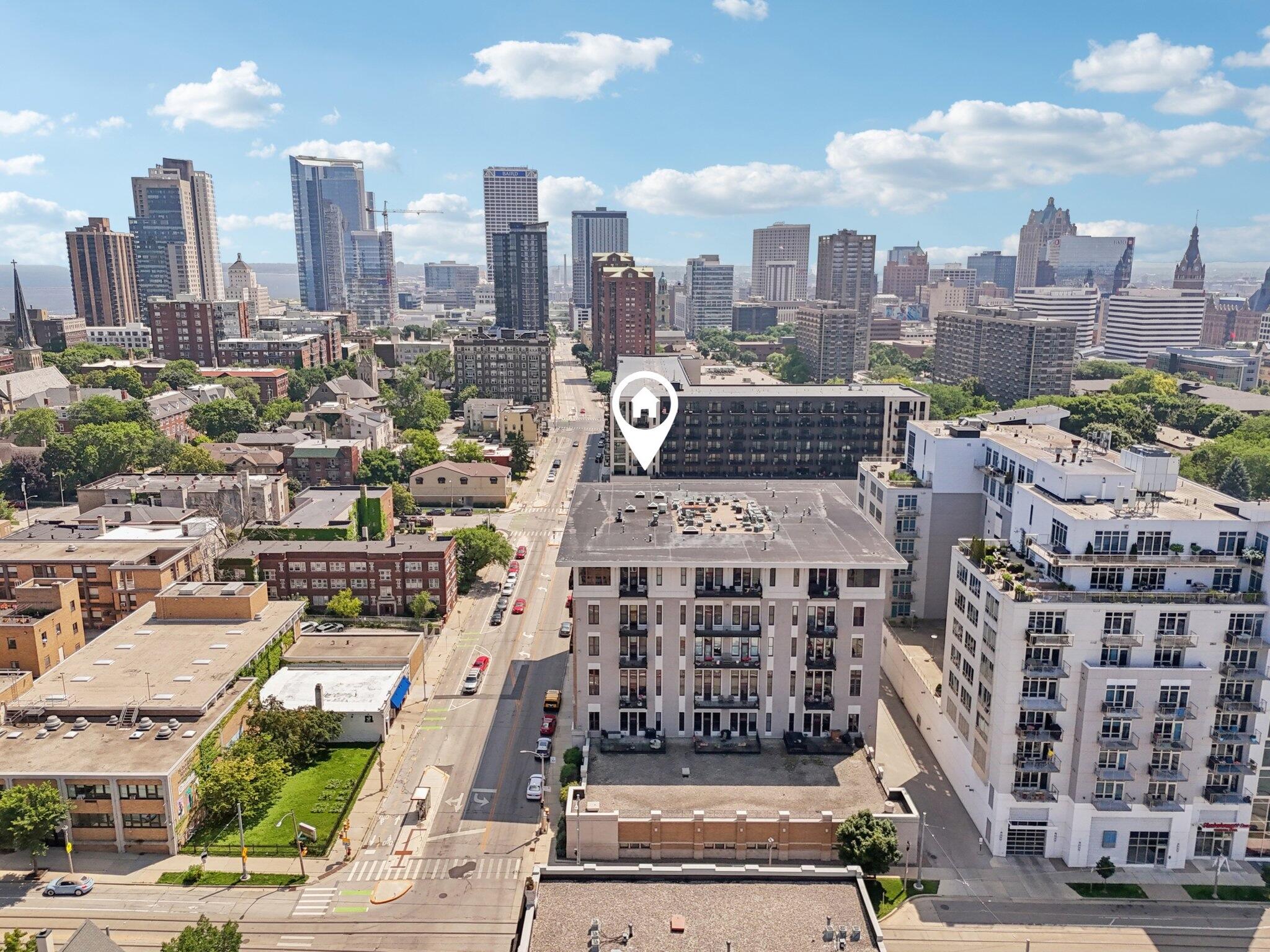 1325 N Van Buren St Unit: 402