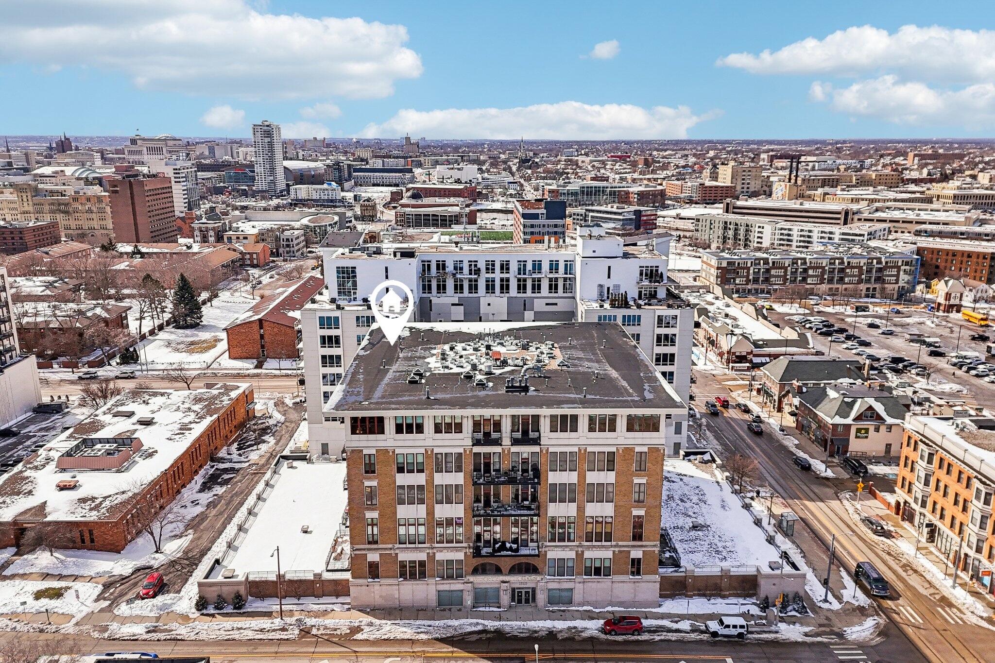 1325 N Van Buren St Unit: 402