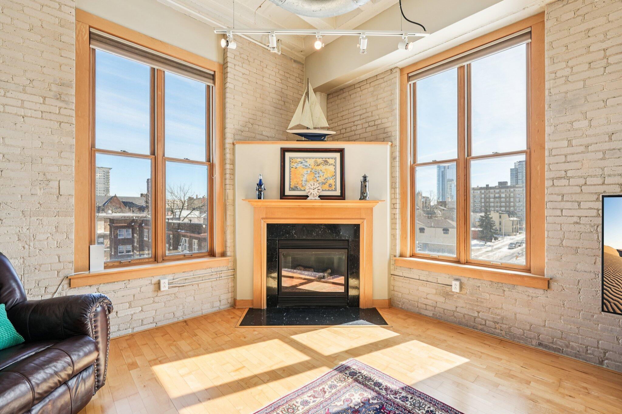1325 N Van Buren St Unit: 402