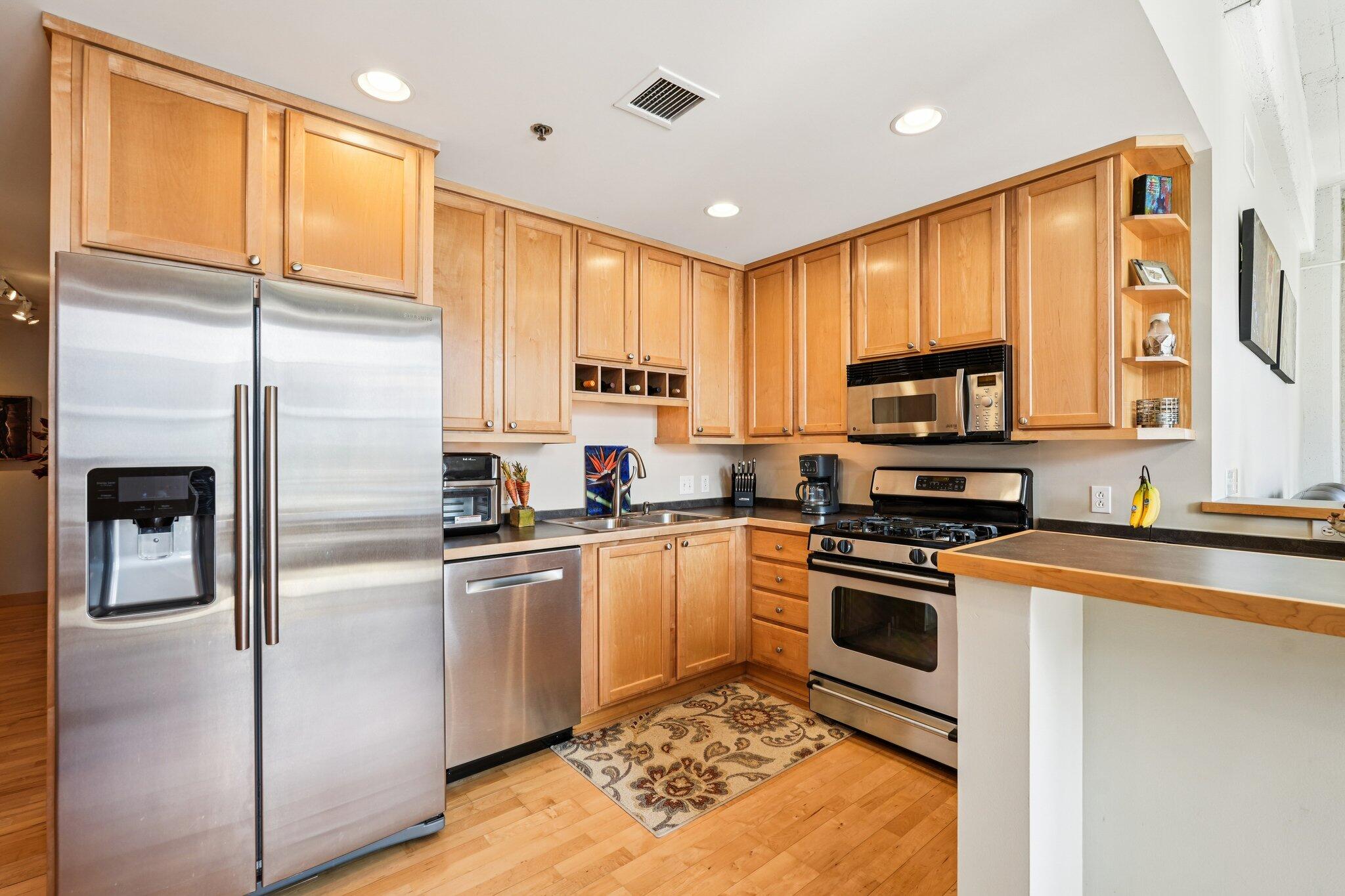 1325 N Van Buren St Unit: 402