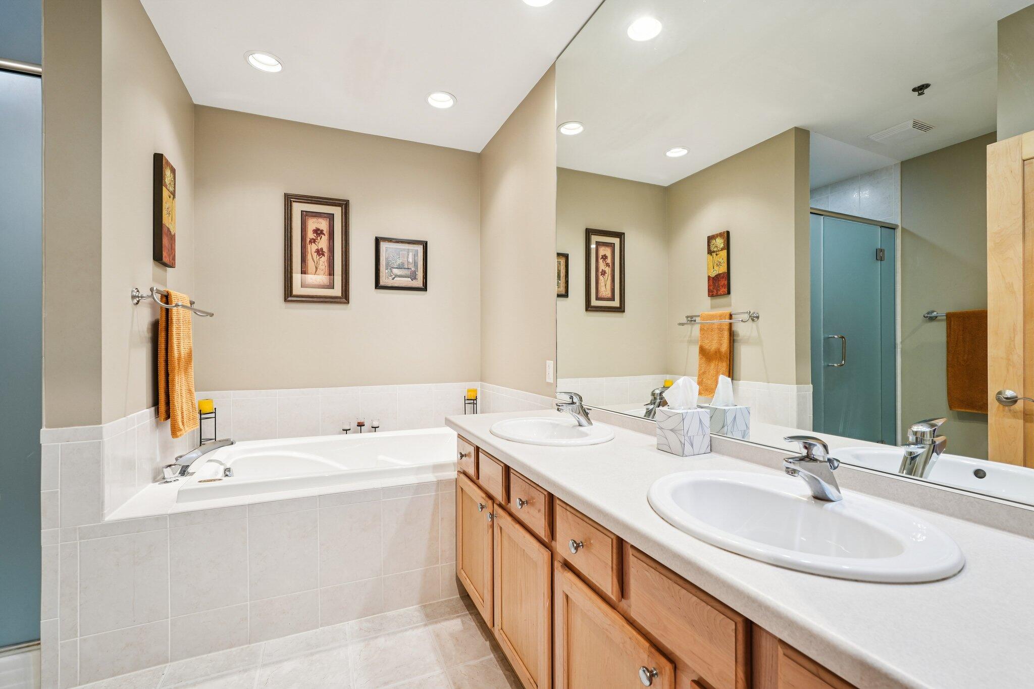 1325 N Van Buren St Unit: 402