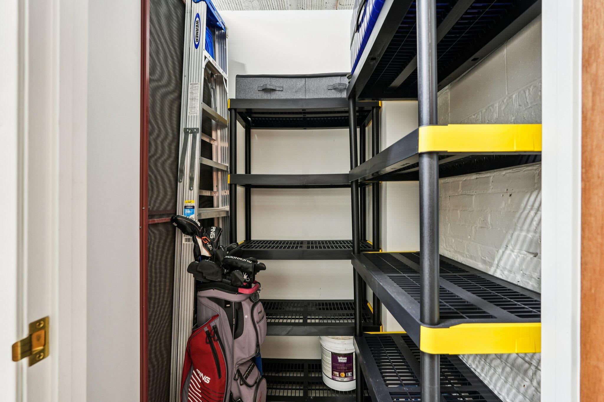1325 N Van Buren St Unit: 402
