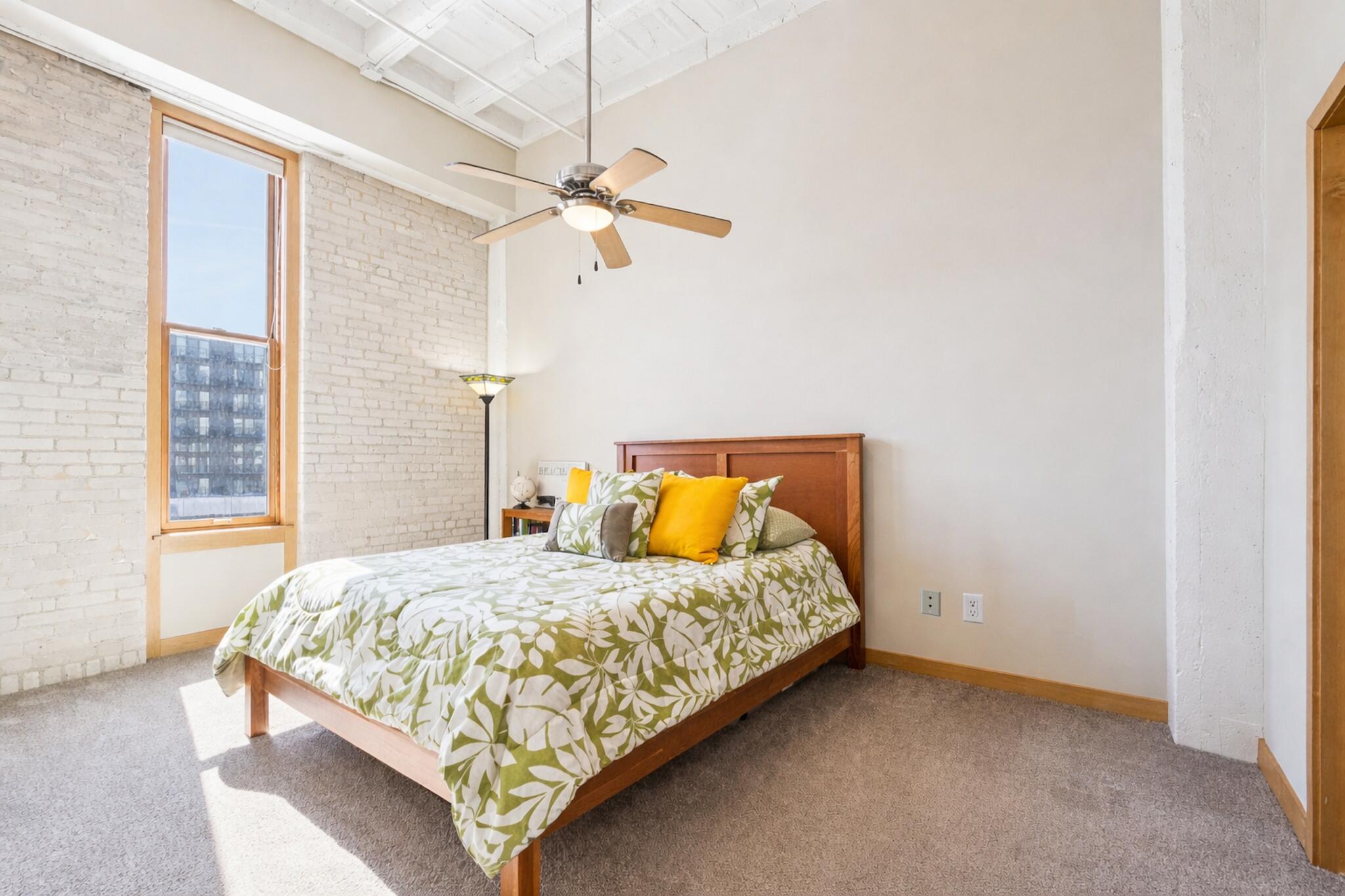 1325 N Van Buren St Unit: 402