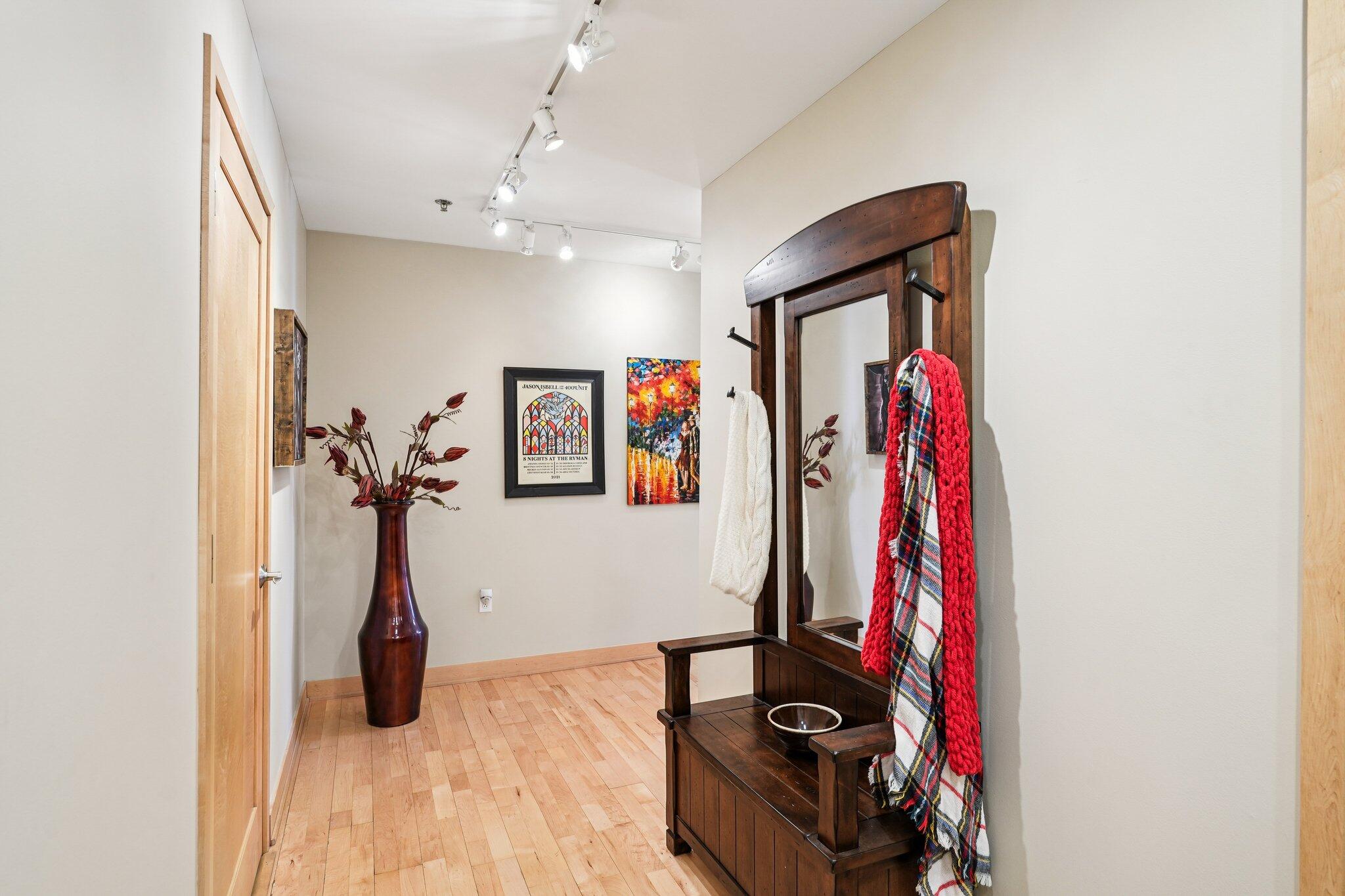 1325 N Van Buren St Unit: 402